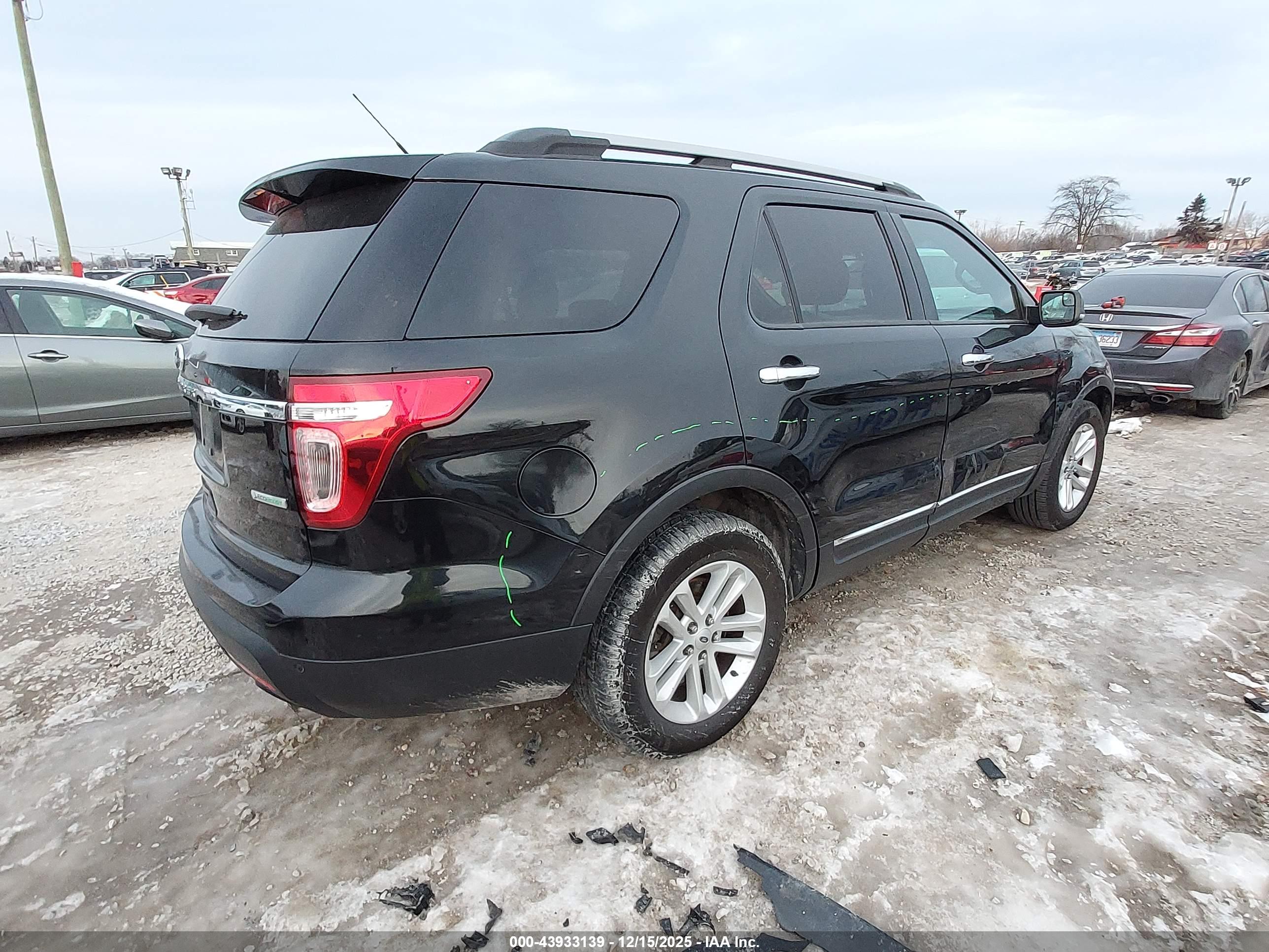 FORD EXPLORER image 4