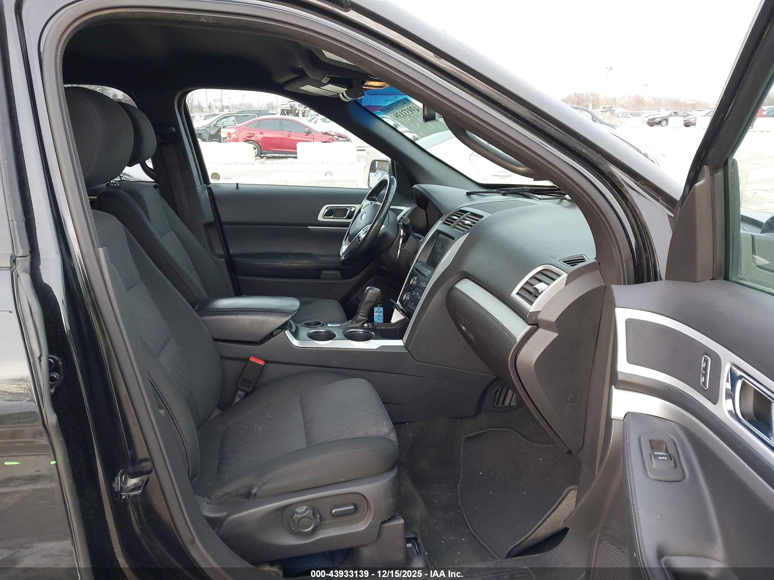 FORD EXPLORER image 5
