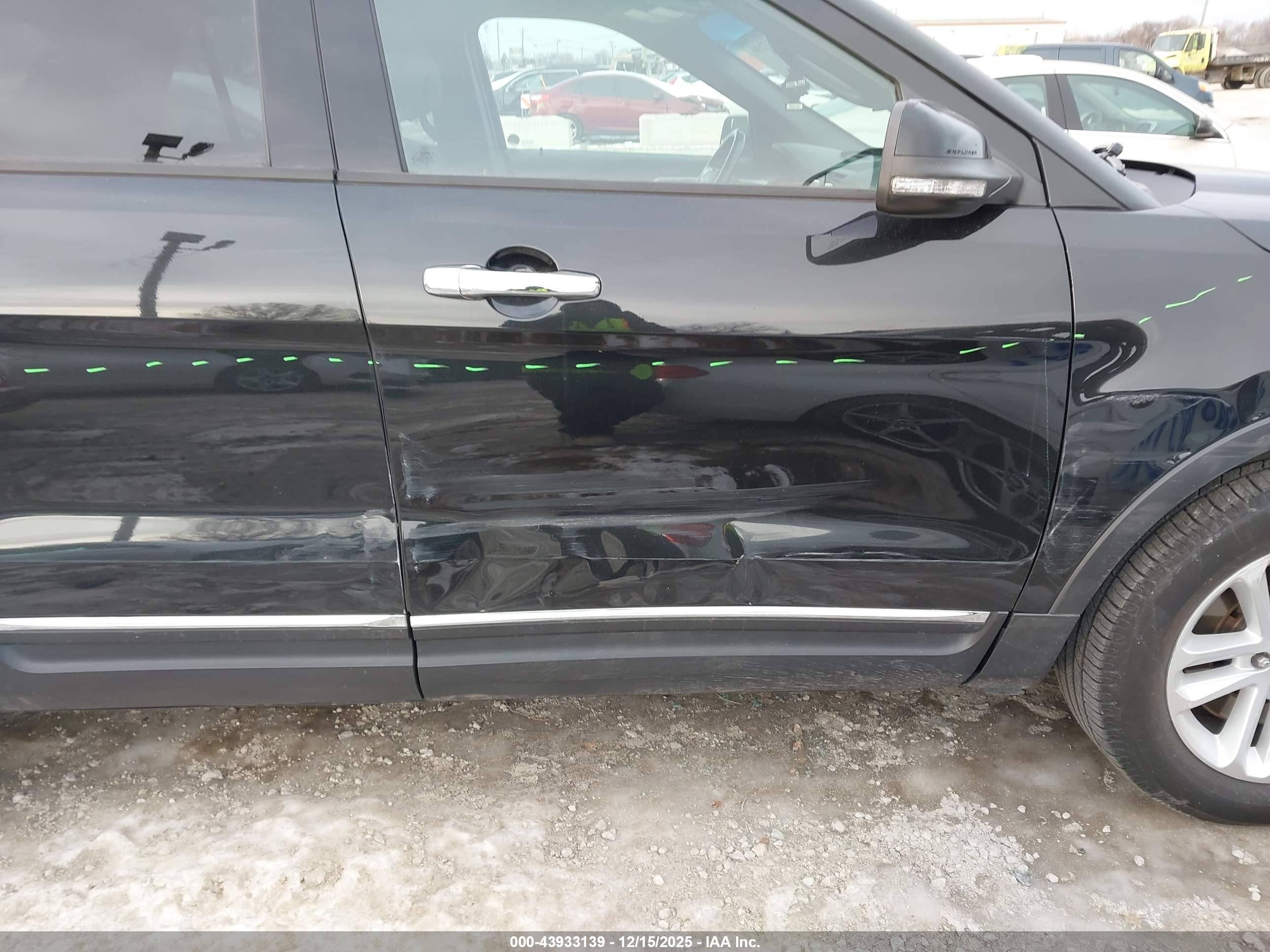 FORD EXPLORER image 6