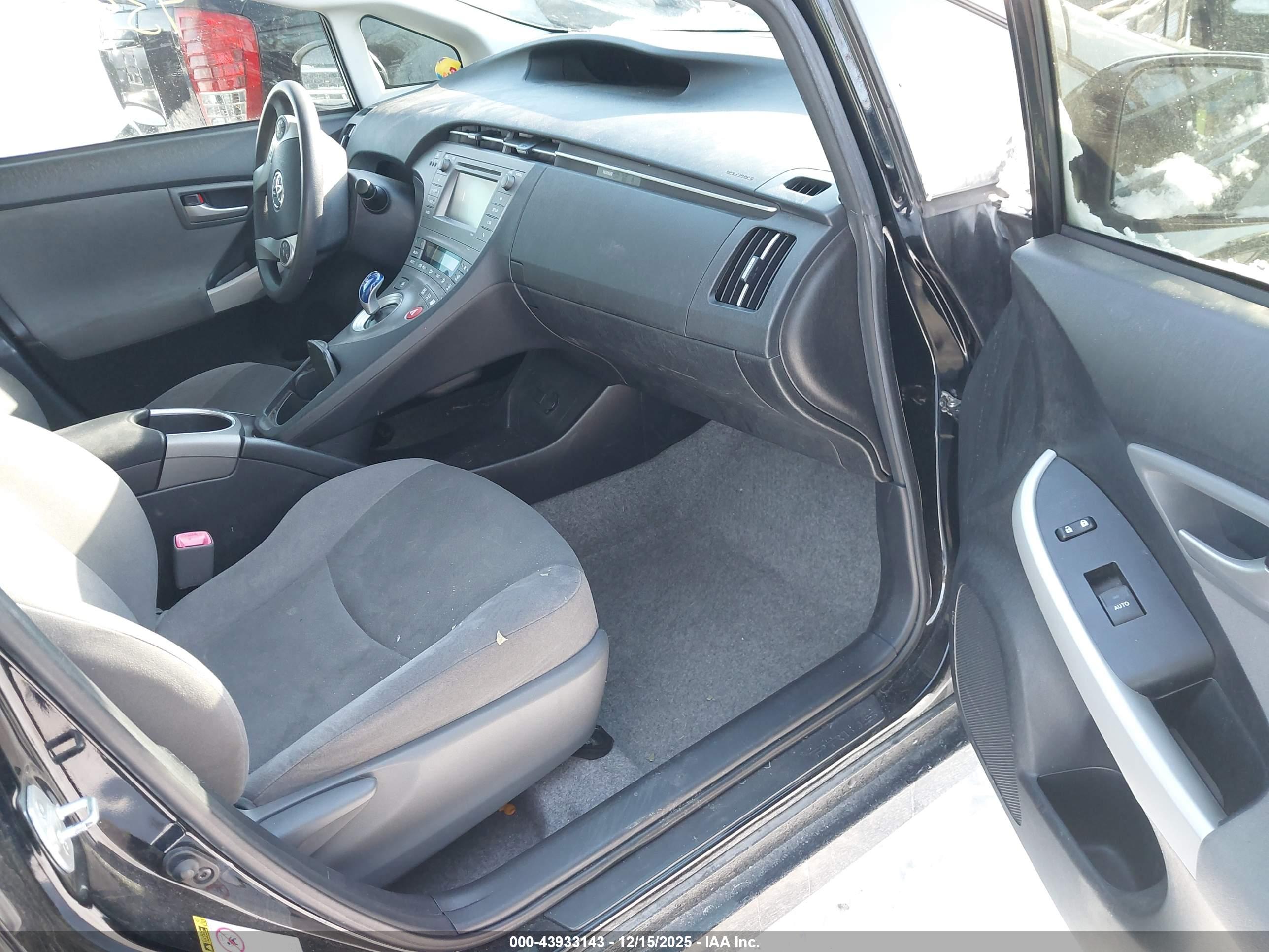 TOYOTA PRIUS image 5