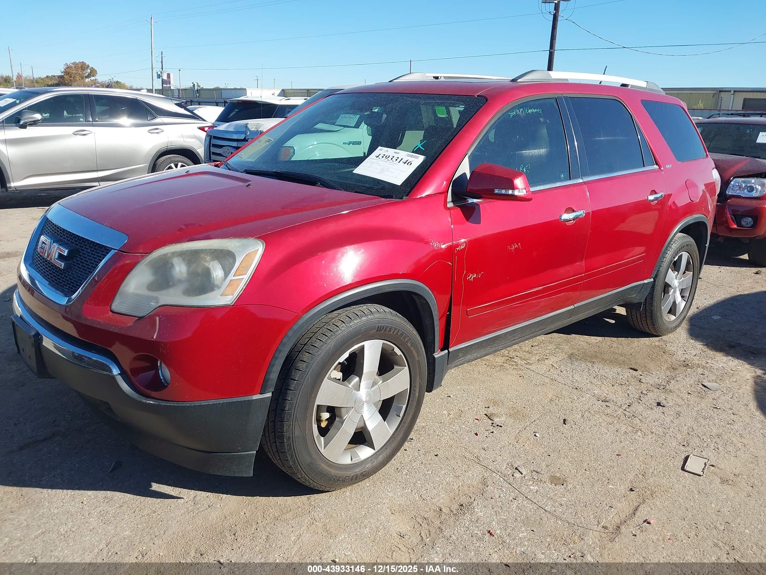 GMC ACADIA image 2