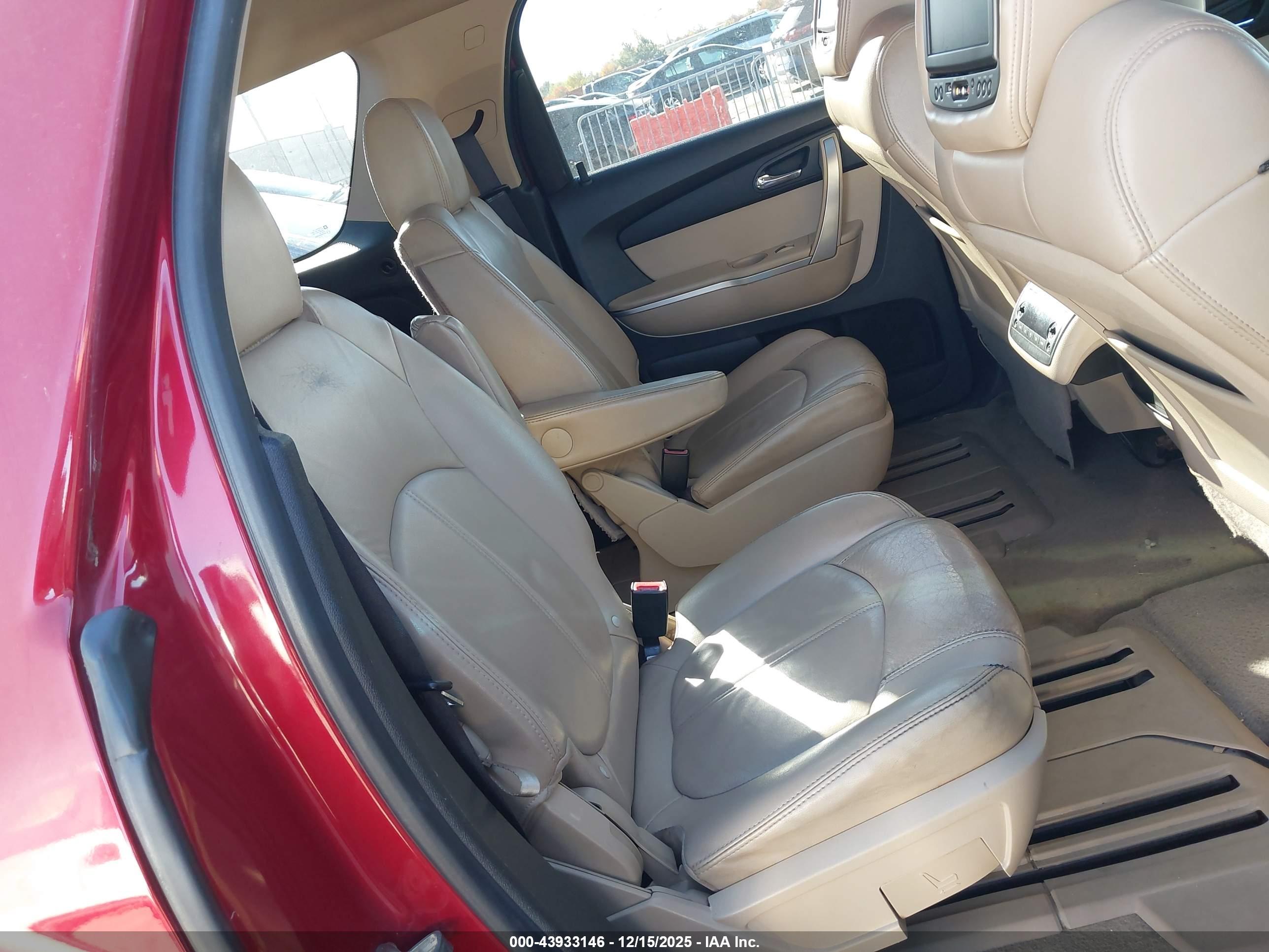 GMC ACADIA image 8