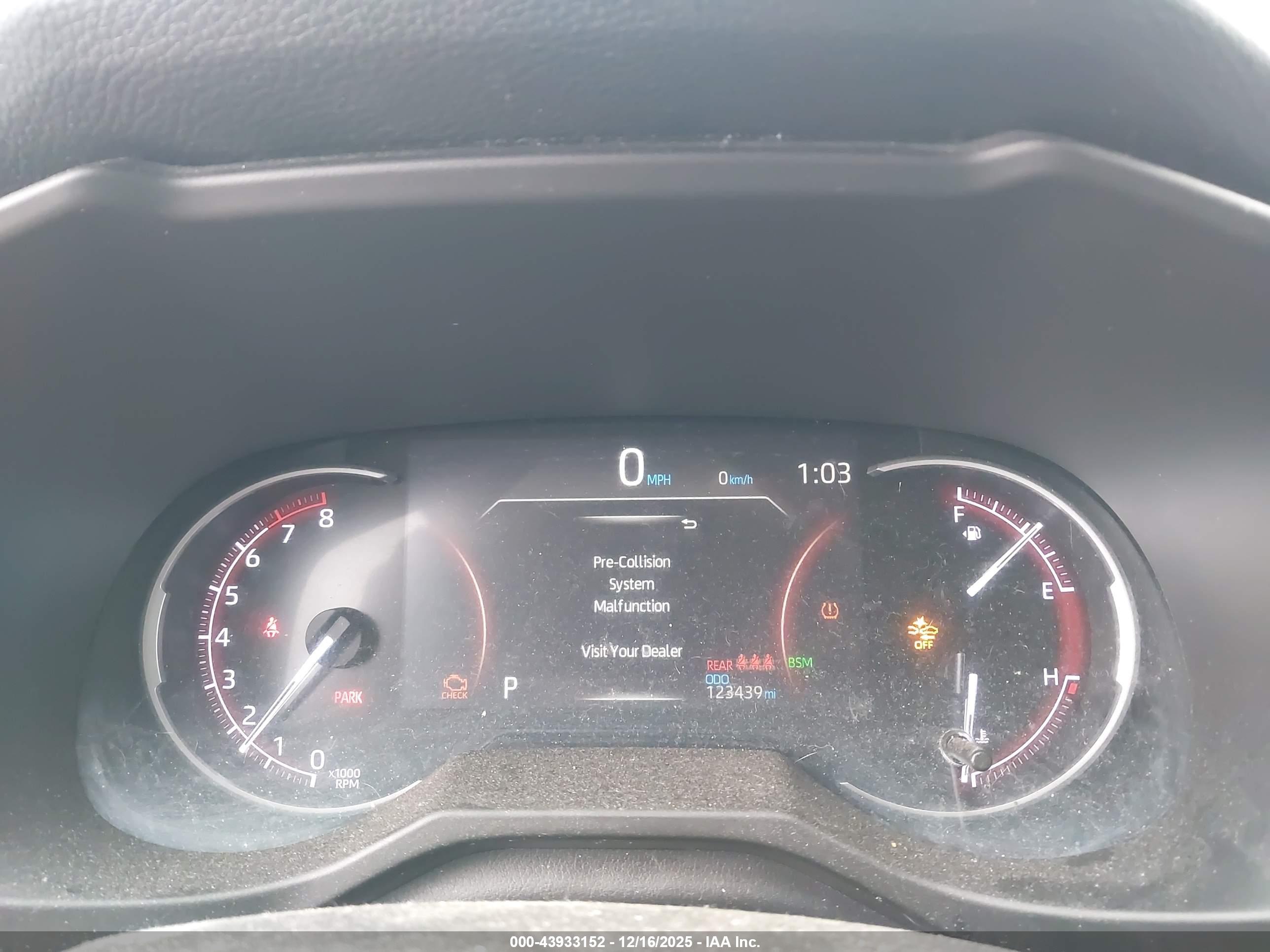TOYOTA RAV4 image 7