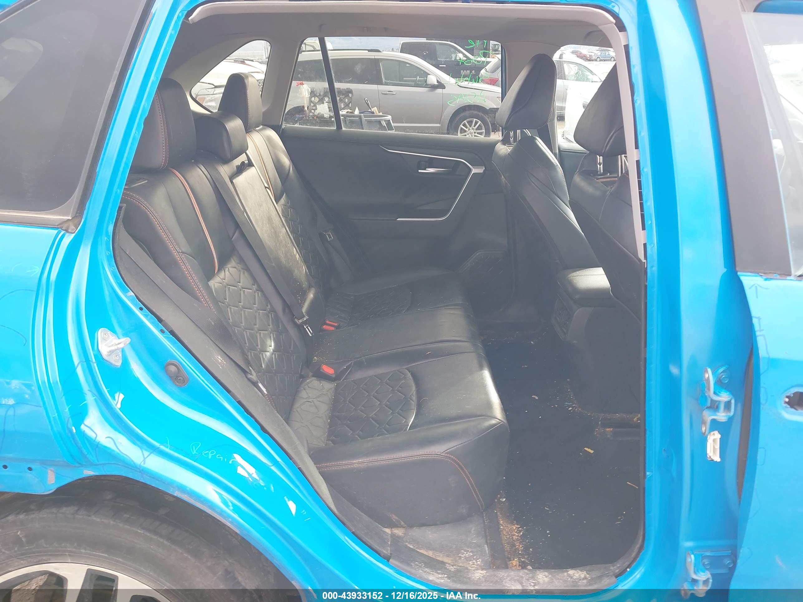 TOYOTA RAV4 image 8