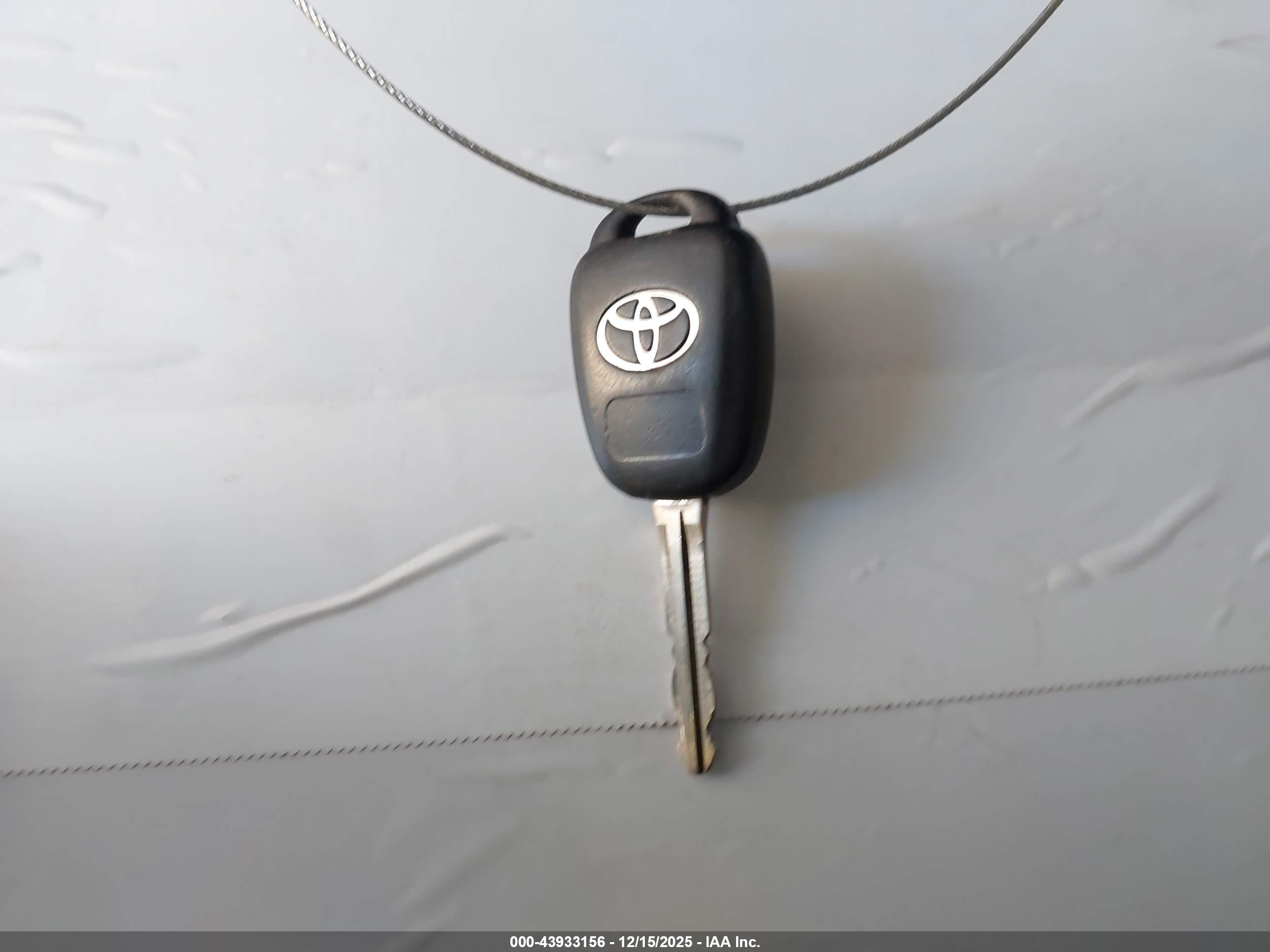 TOYOTA CAMRY image 11