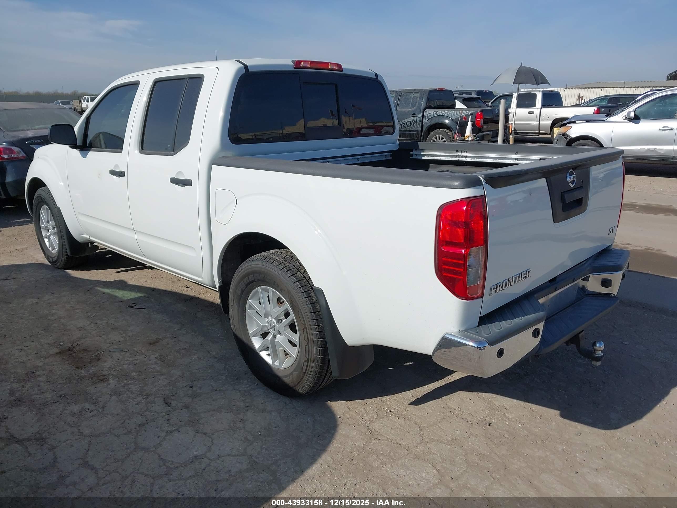 NISSAN FRONTIER image 3