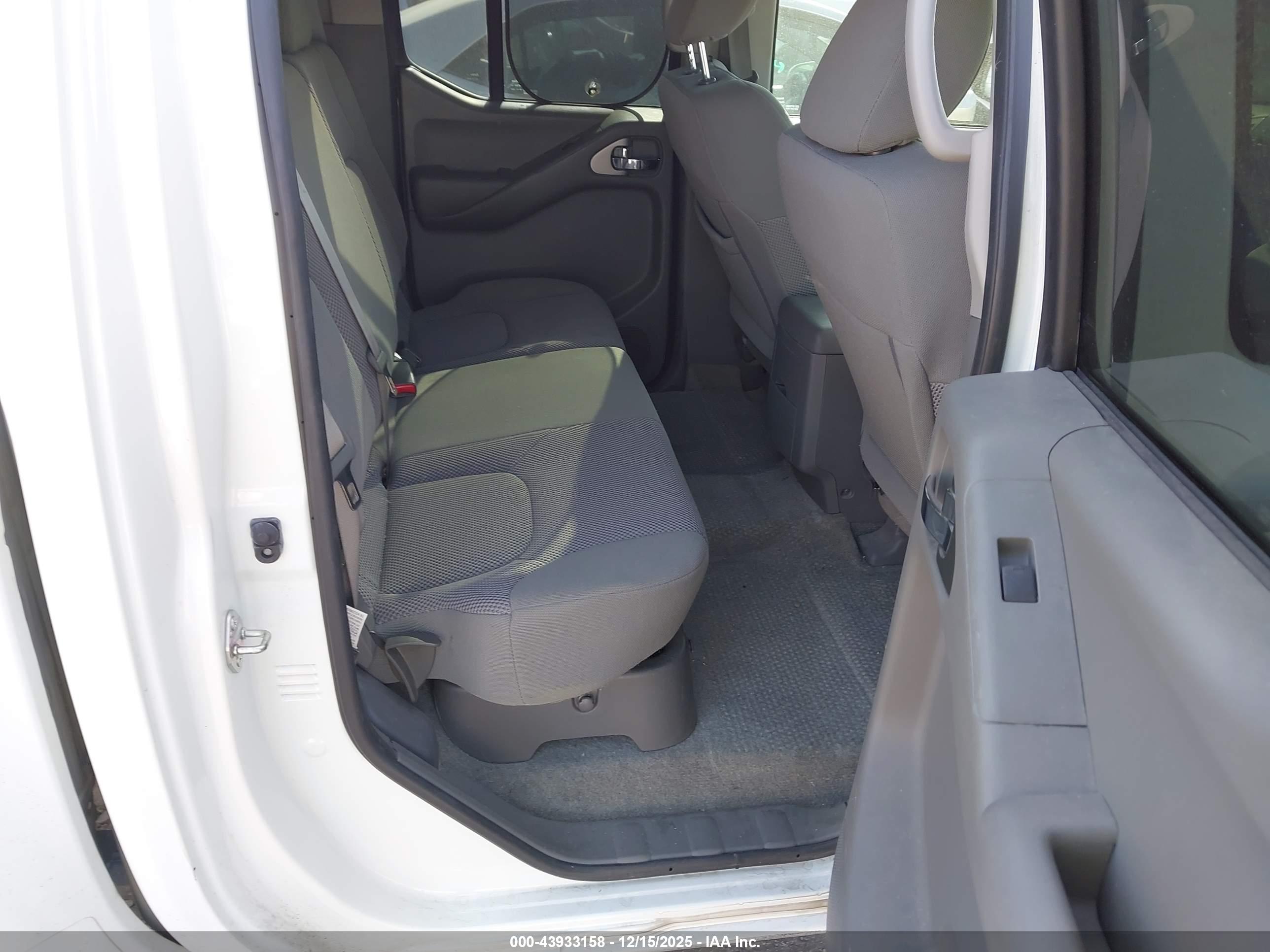 NISSAN FRONTIER image 8