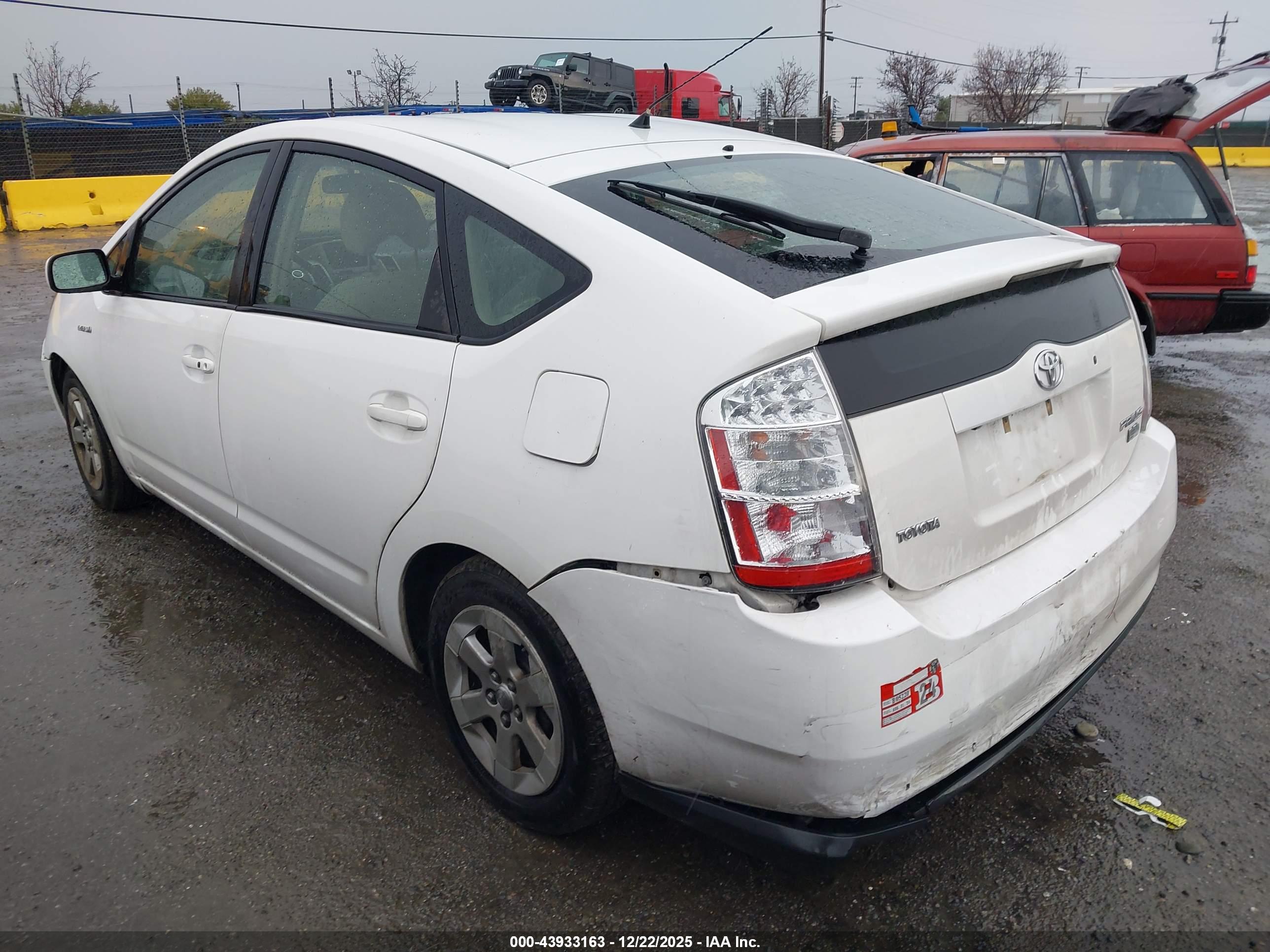 TOYOTA PRIUS image 3