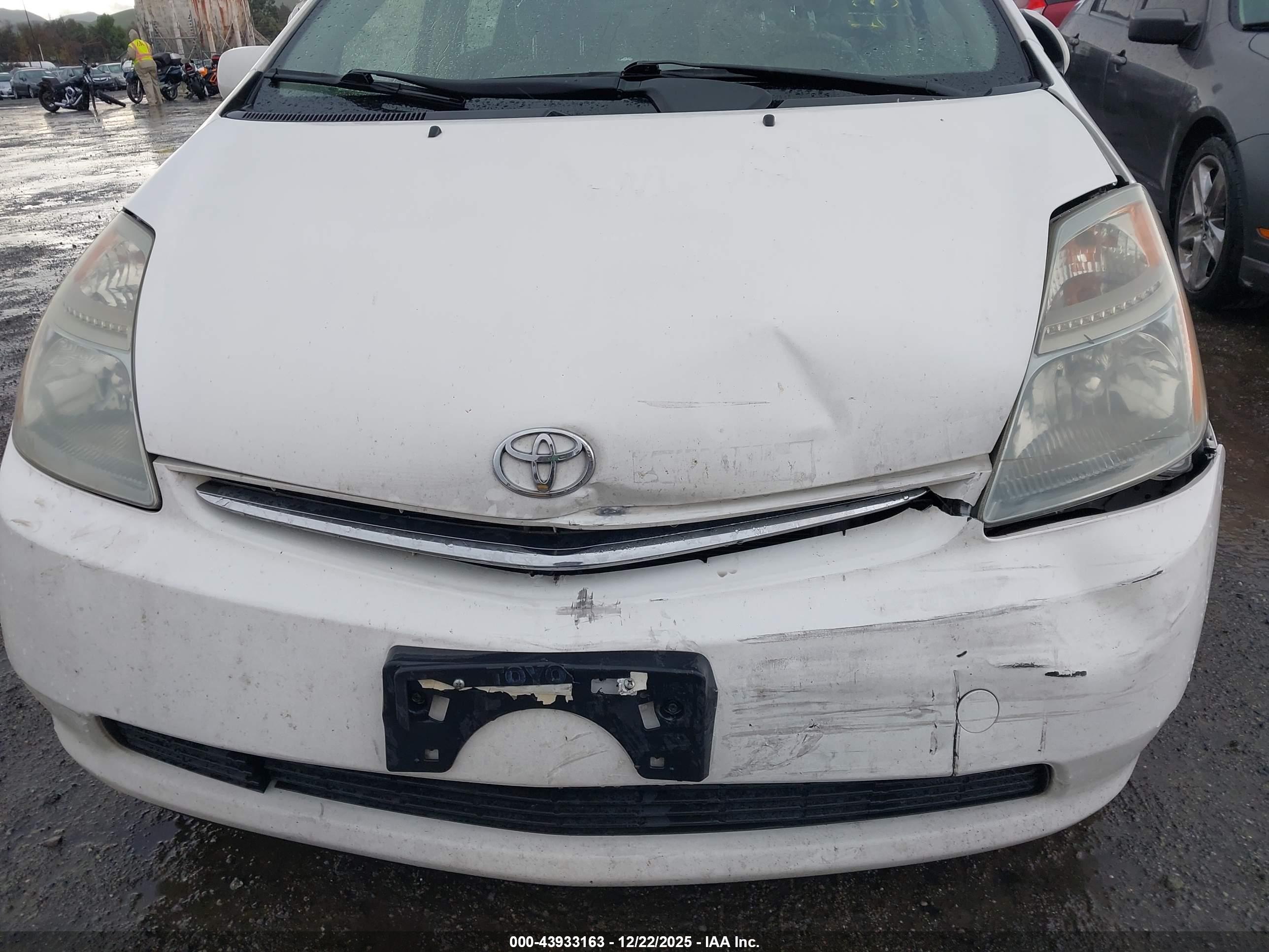 TOYOTA PRIUS image 6