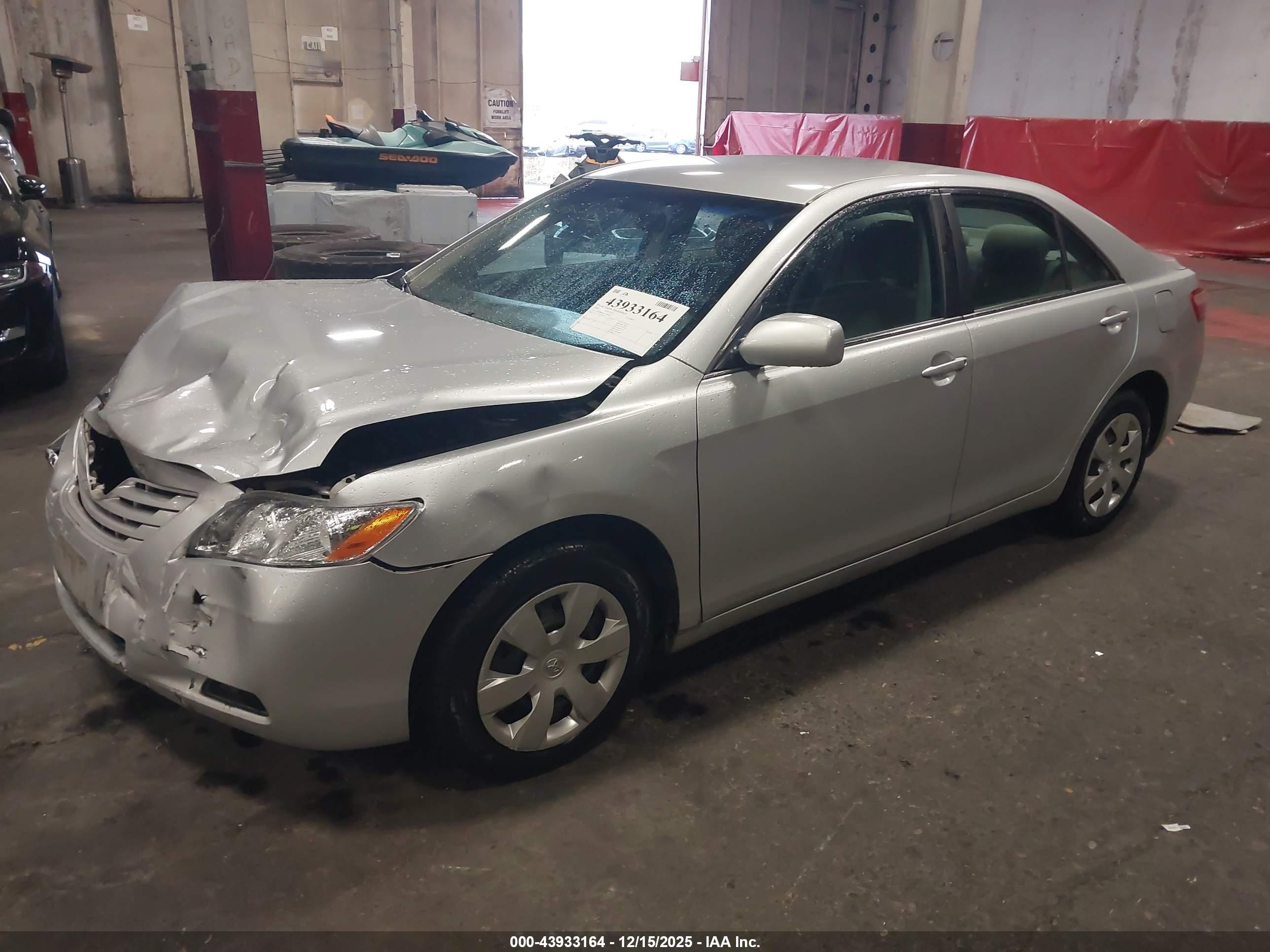 TOYOTA CAMRY image 2