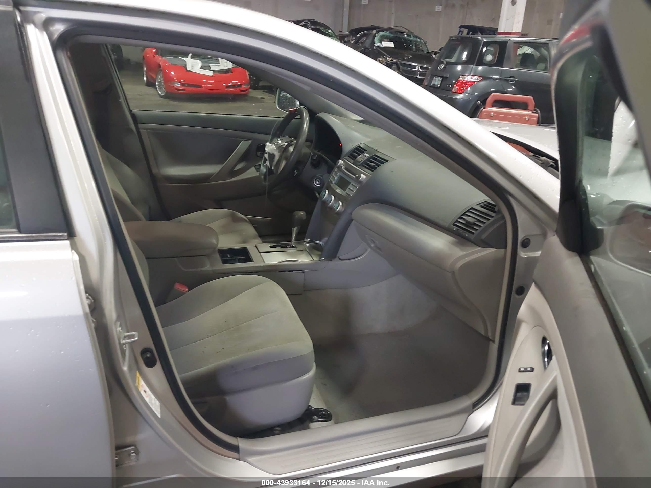 TOYOTA CAMRY image 5