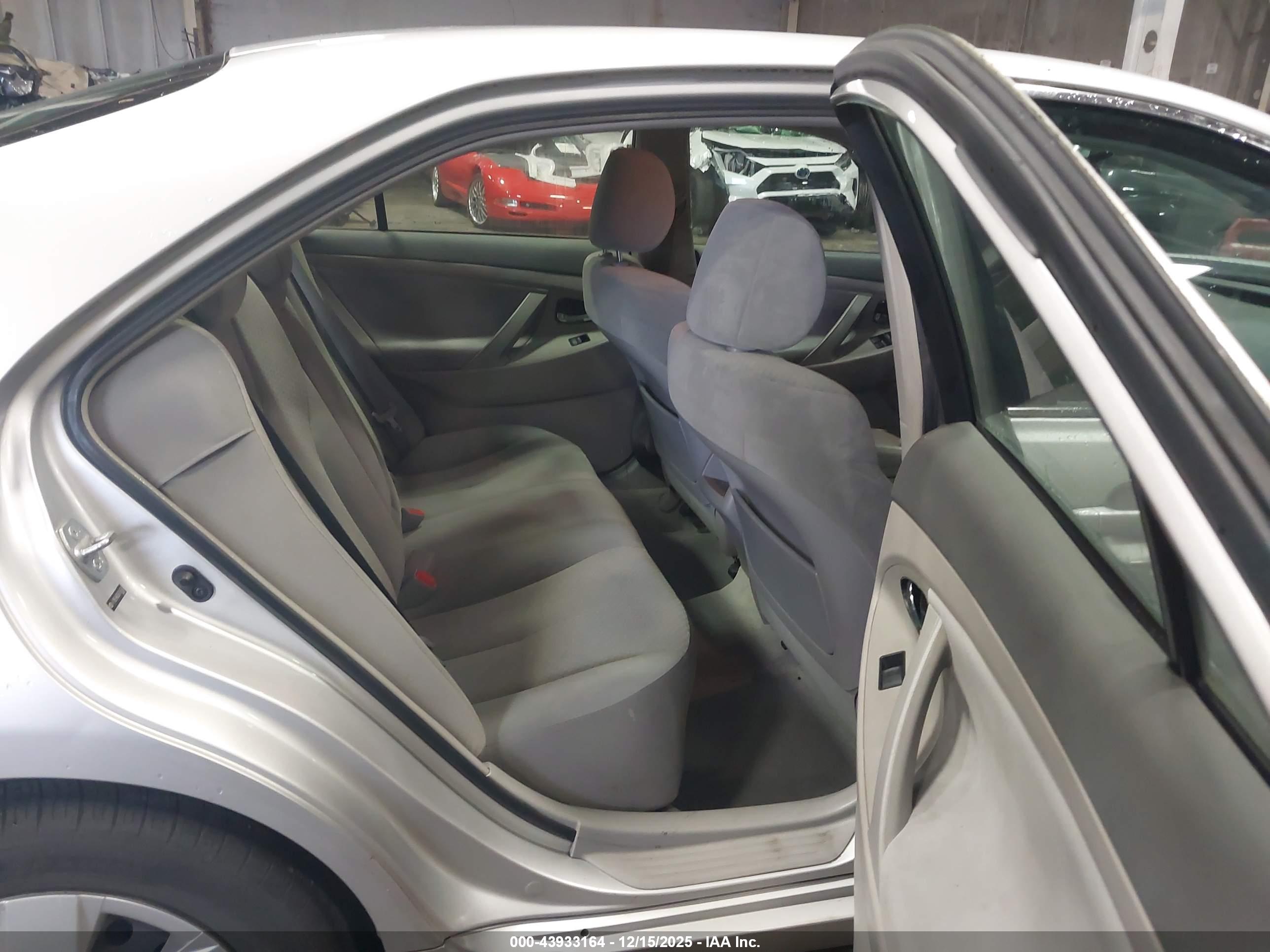 TOYOTA CAMRY image 8