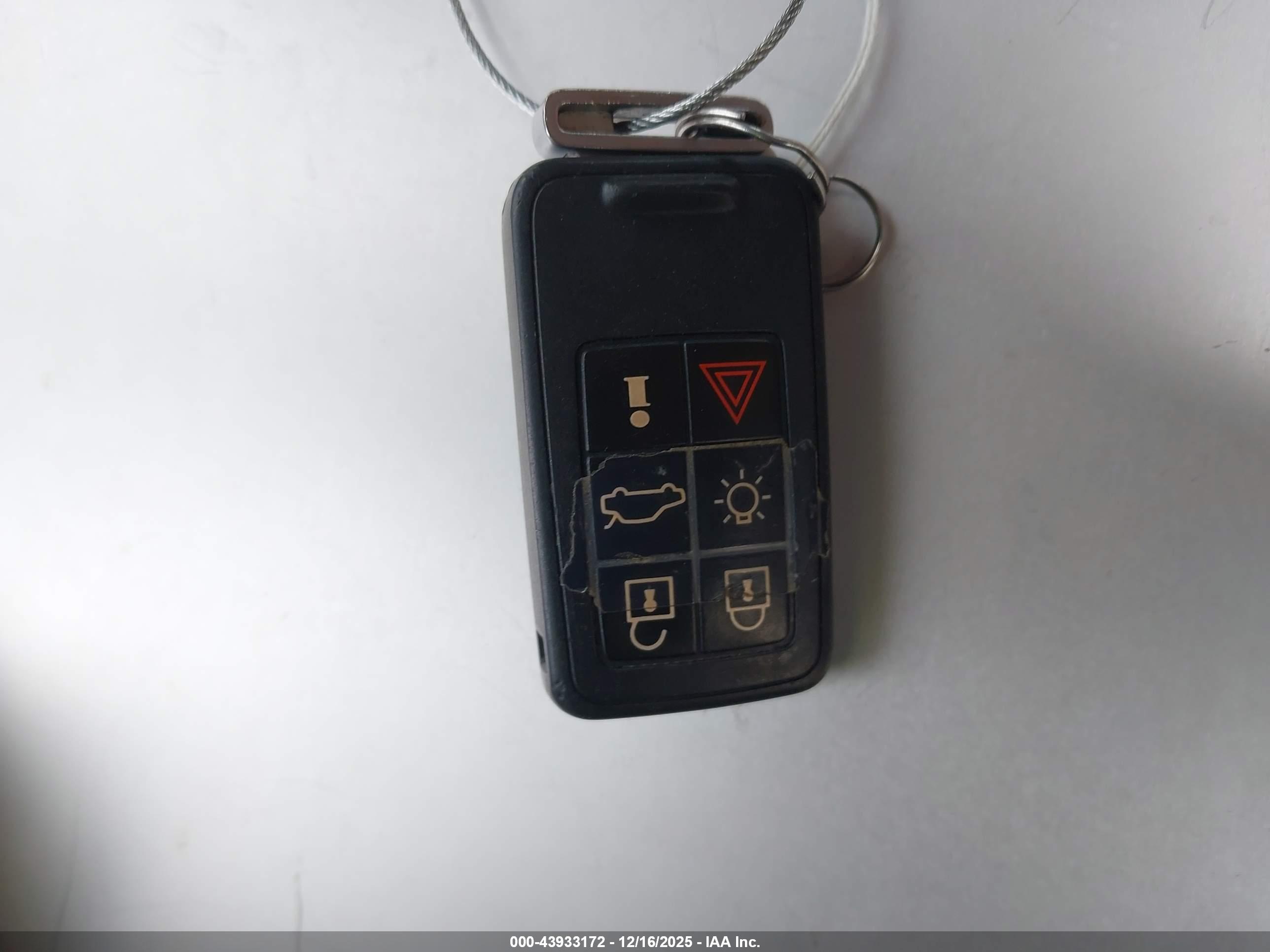 VOLVO S60 image 11