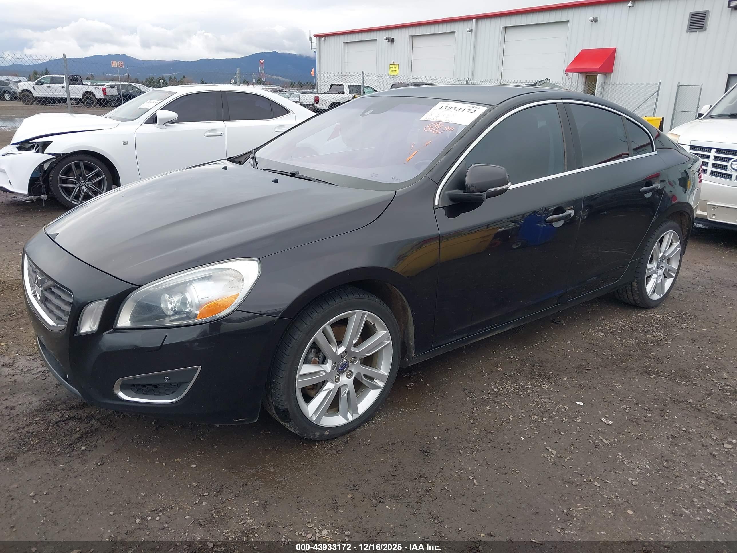 VOLVO S60 image 2