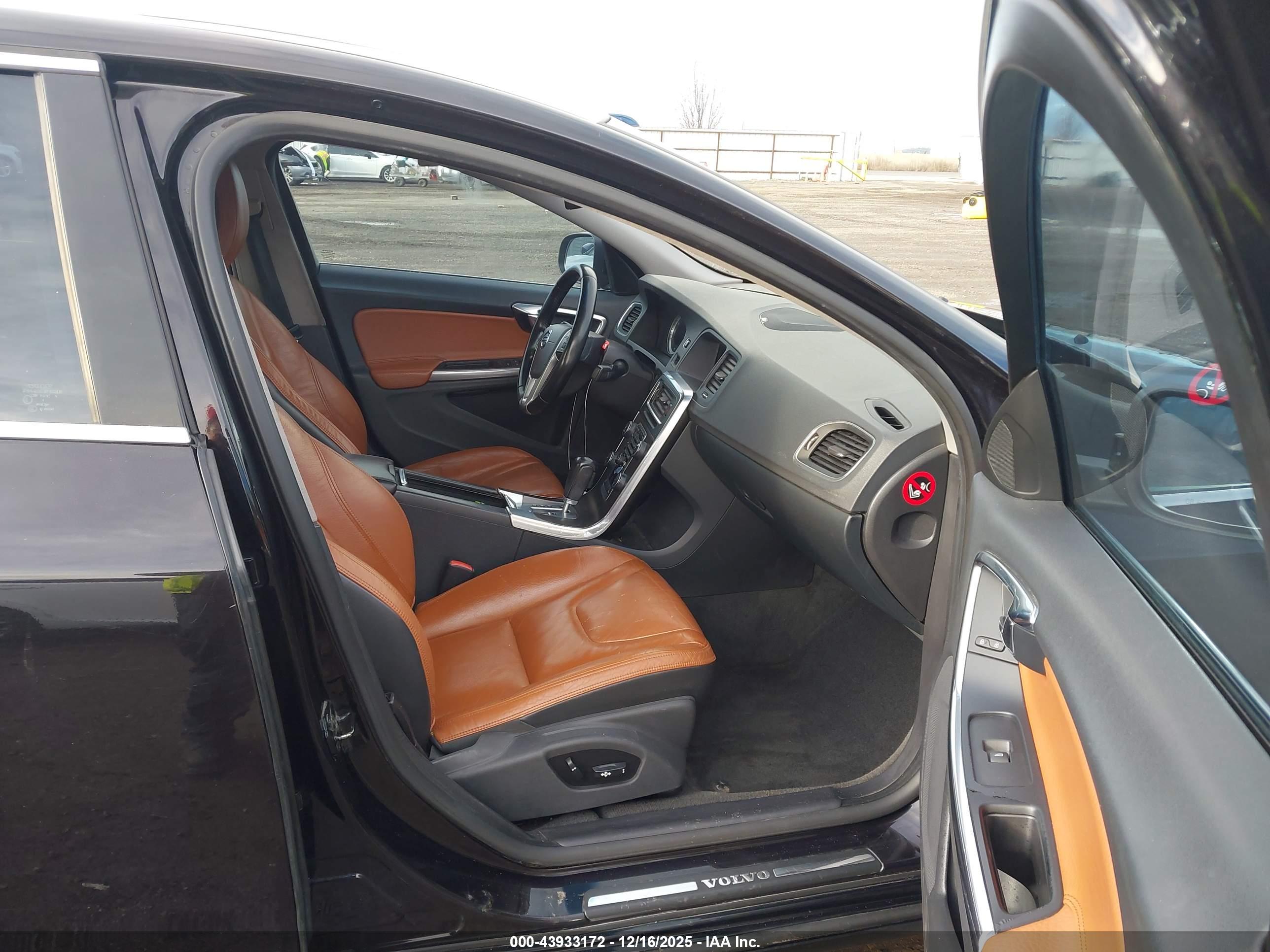 VOLVO S60 image 5