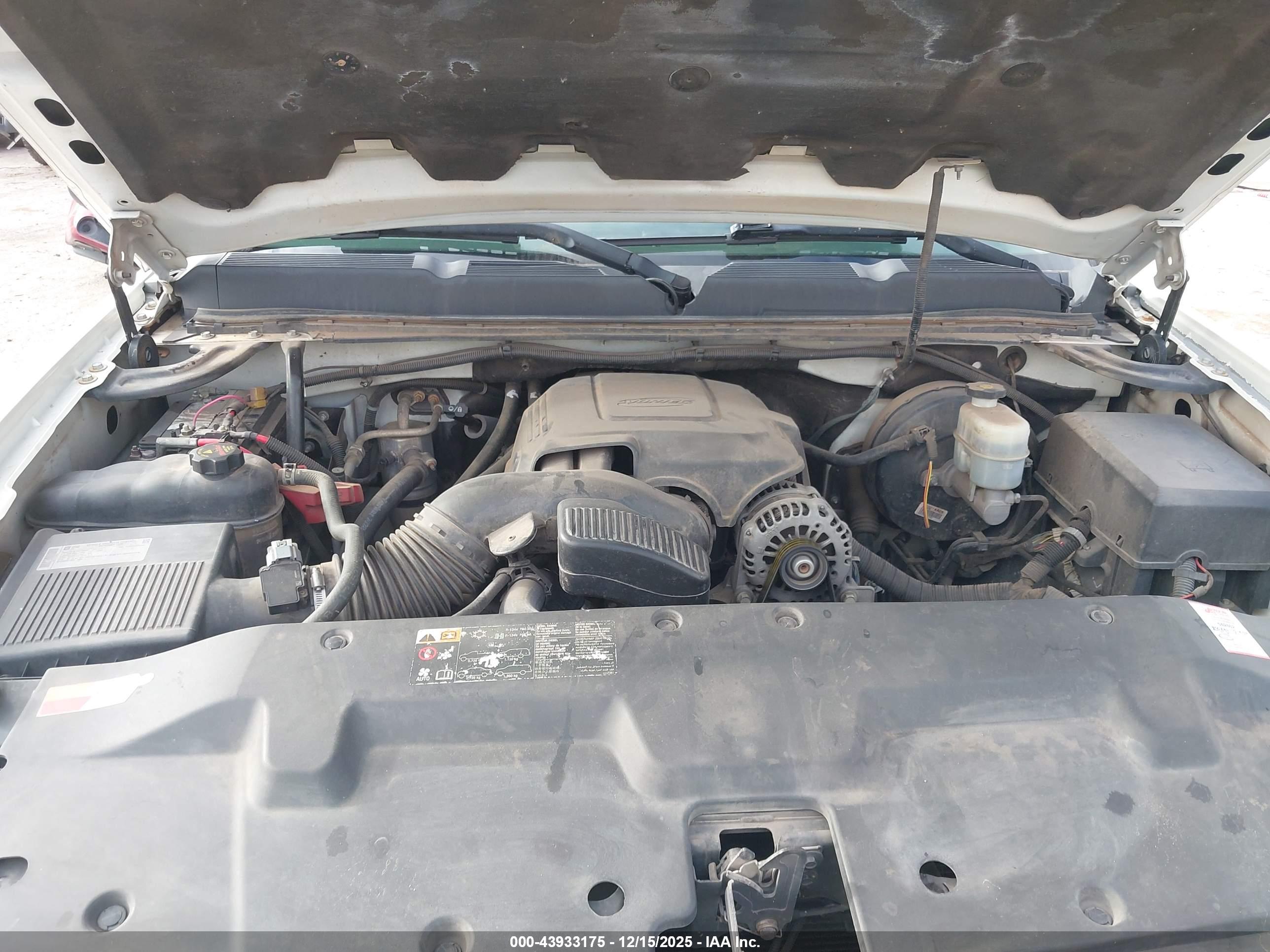 CHEVROLET SILVERADO image 10