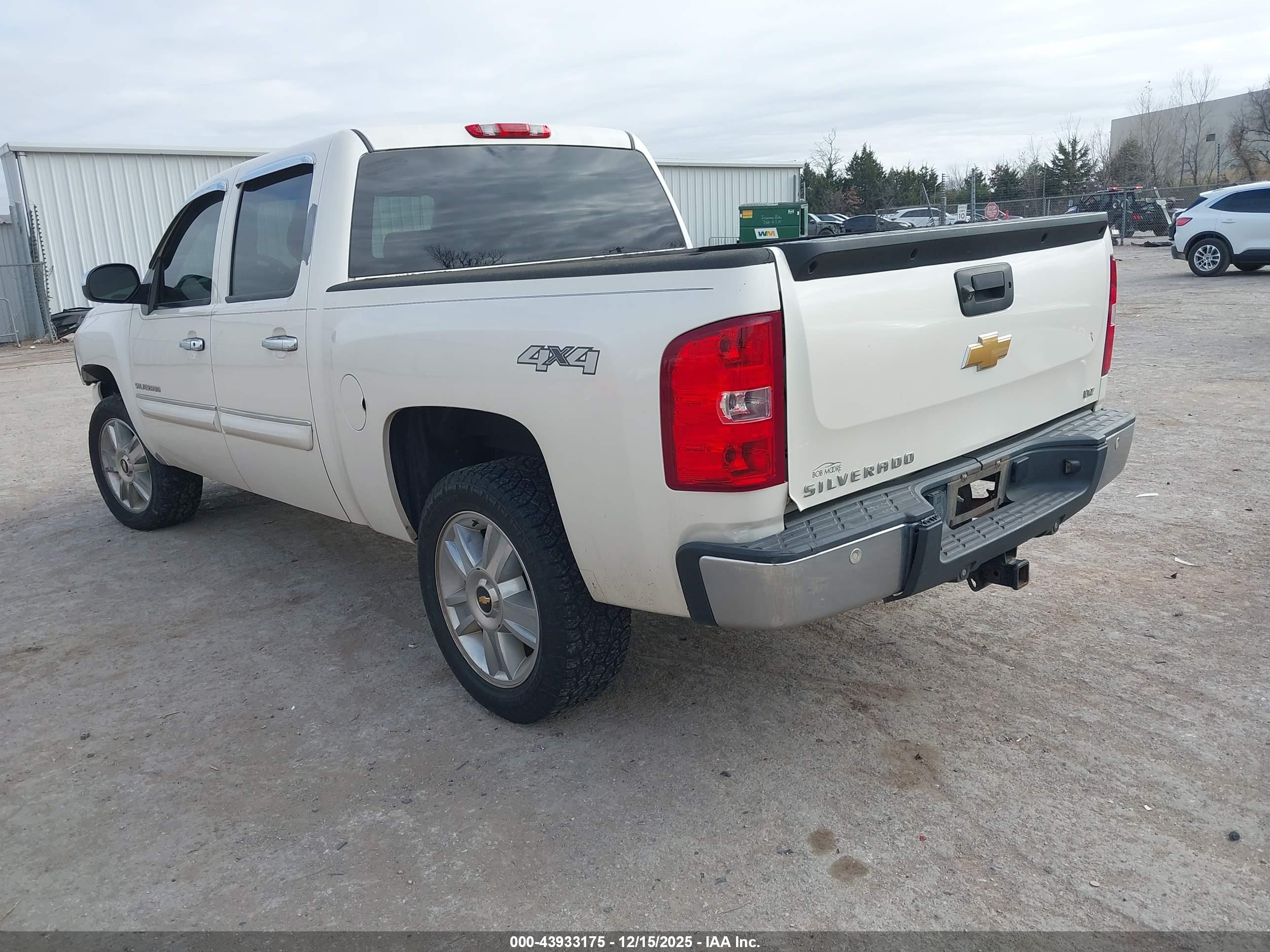 CHEVROLET SILVERADO image 3