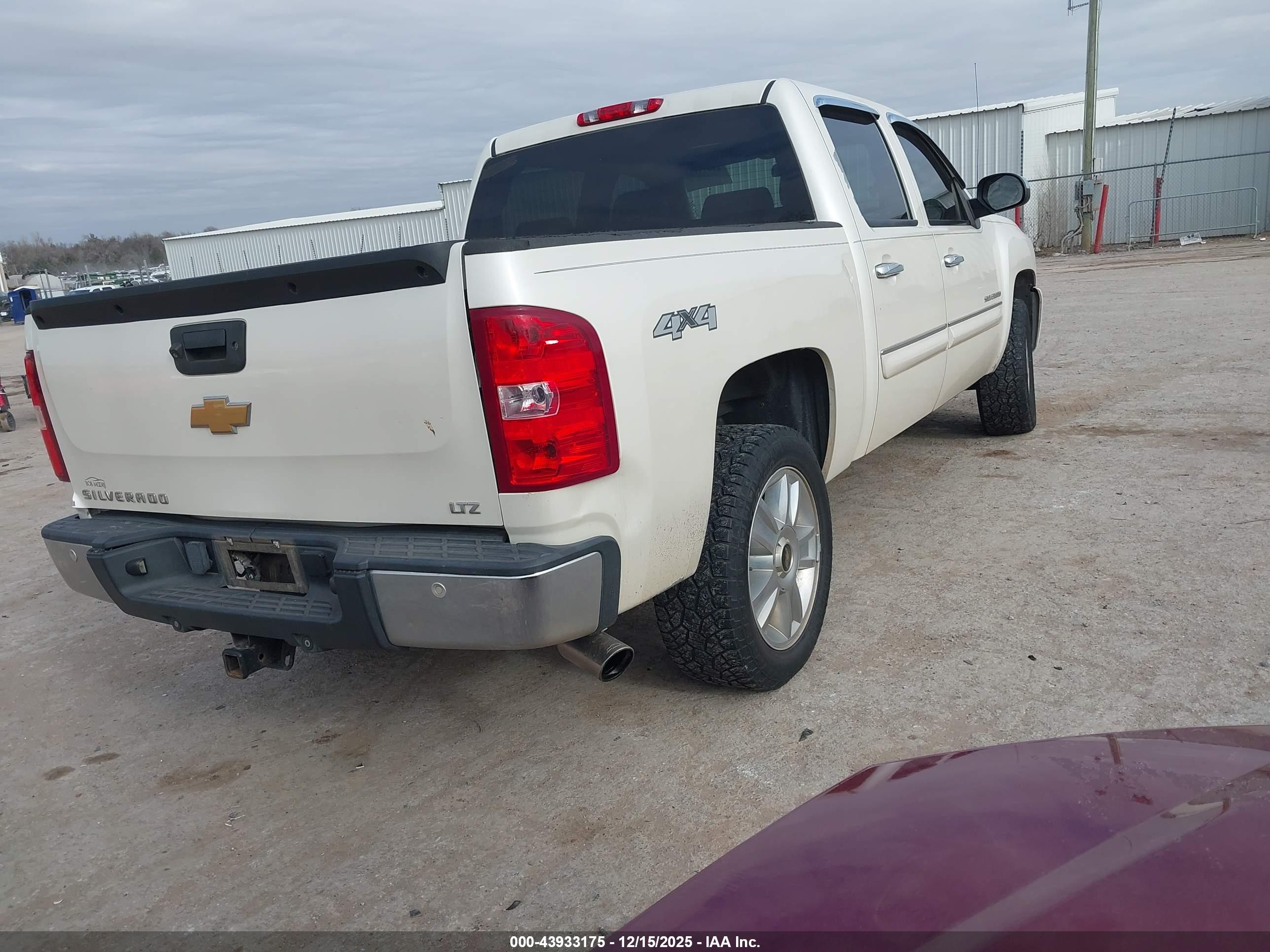 CHEVROLET SILVERADO image 4