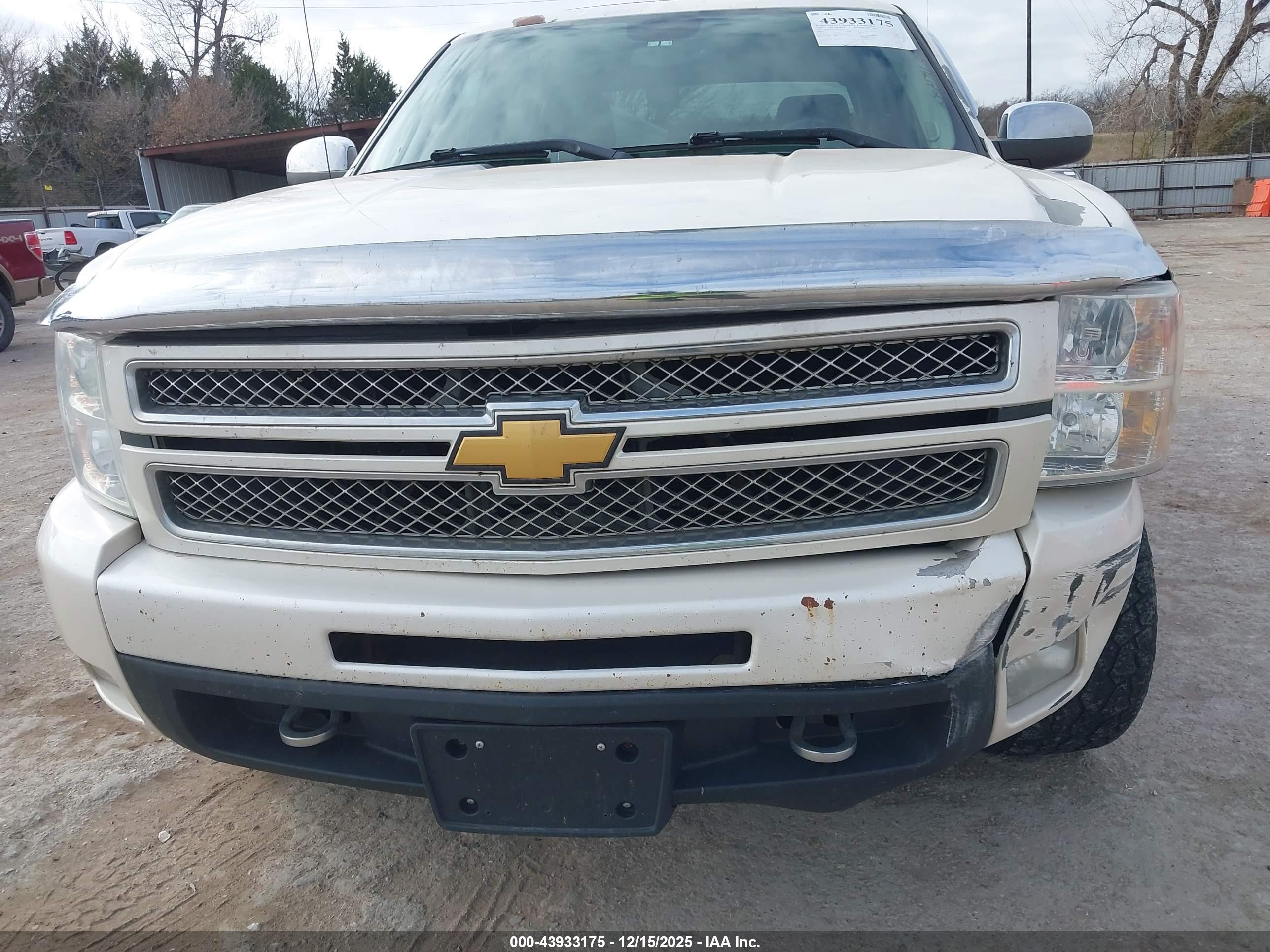 CHEVROLET SILVERADO image 6