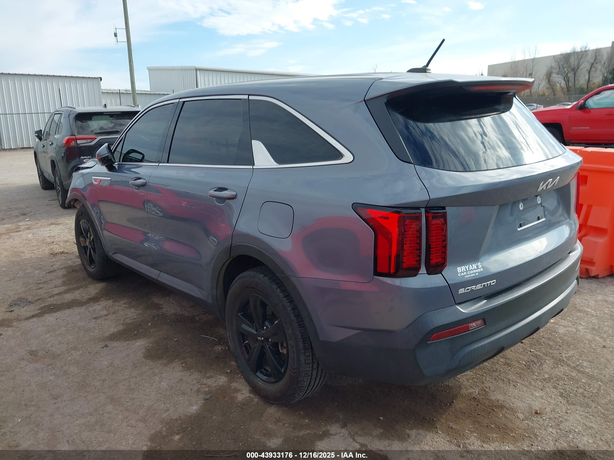 KIA SORENTO image 3