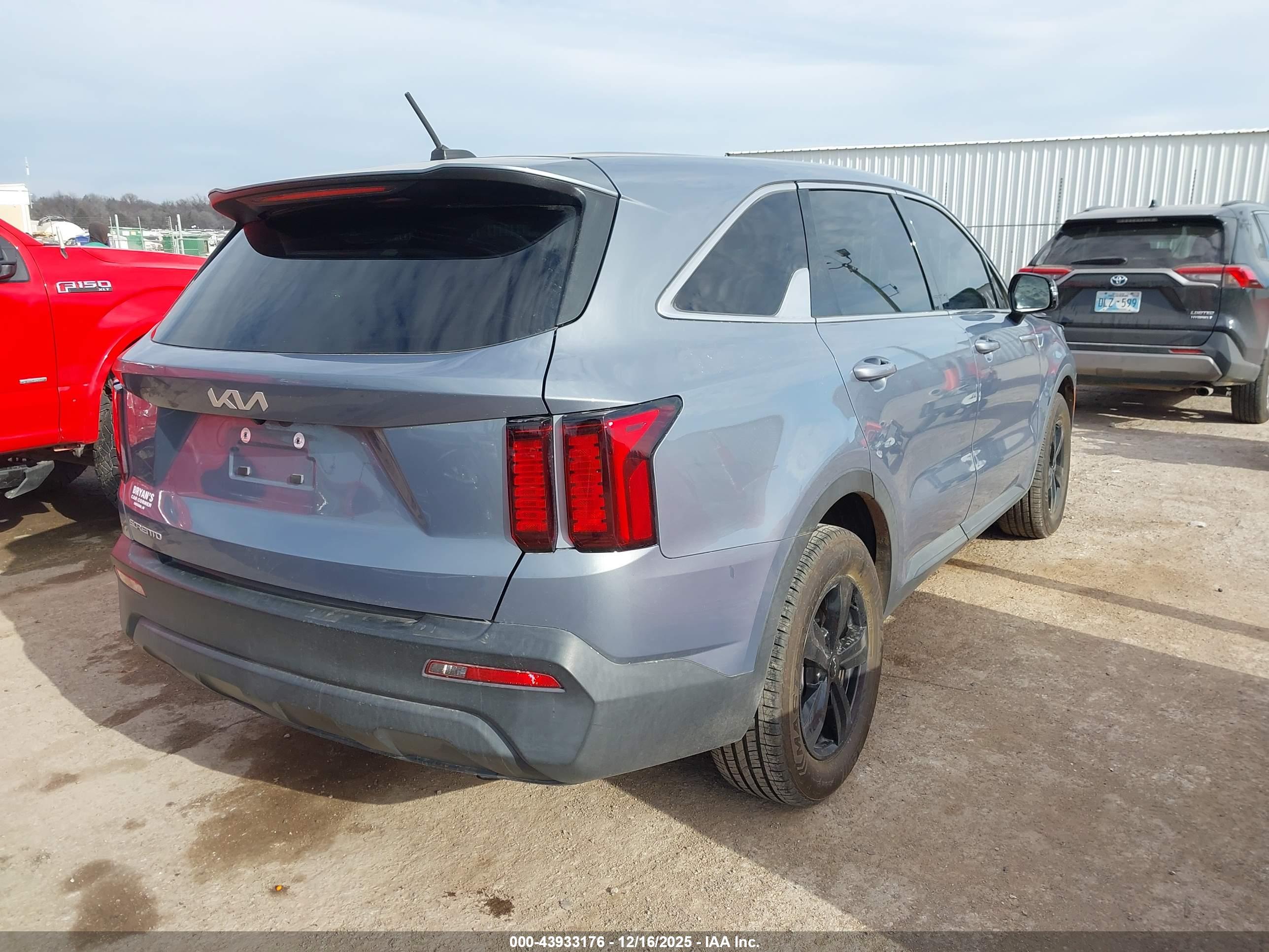 KIA SORENTO image 4