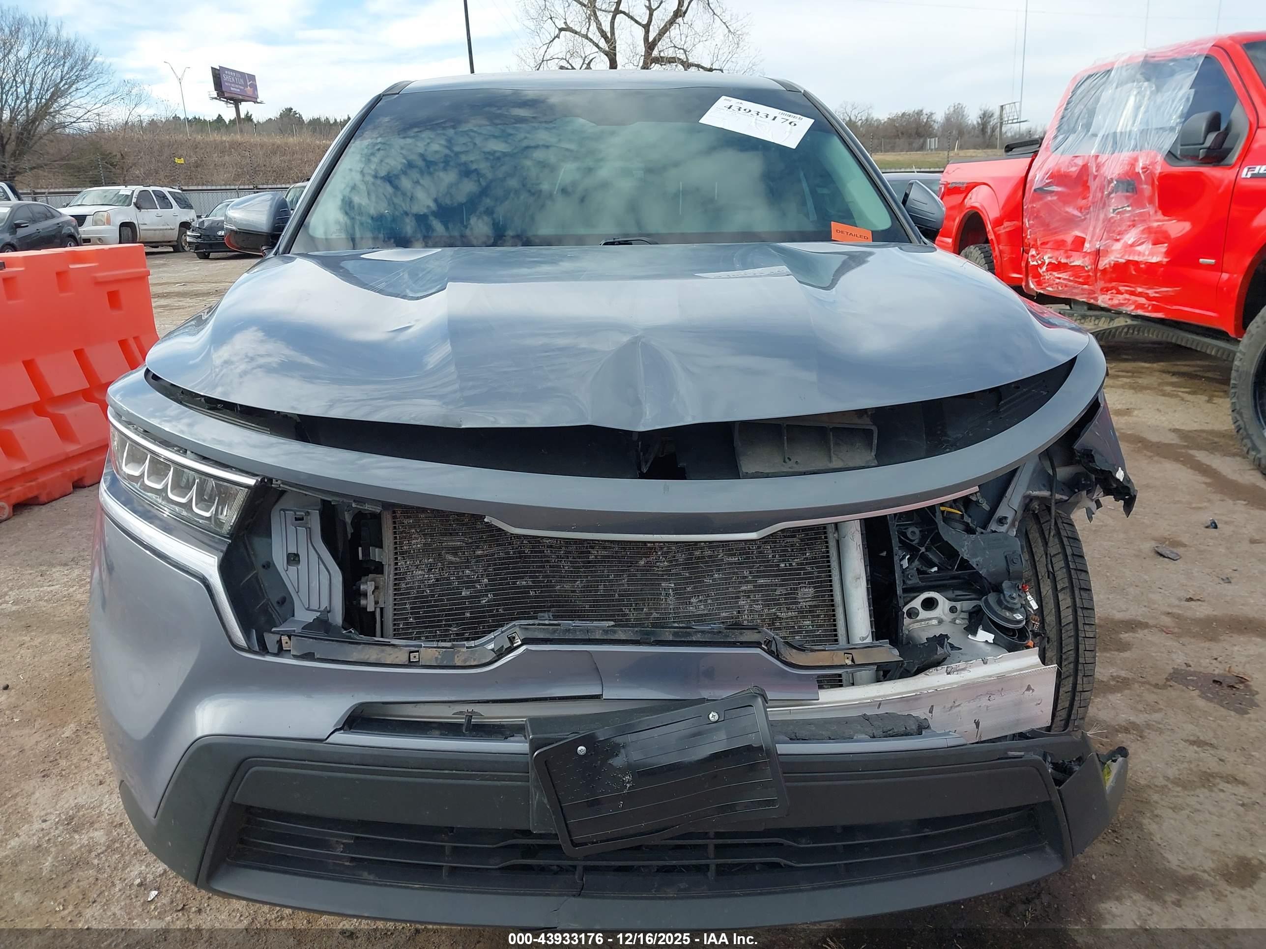 KIA SORENTO image 6