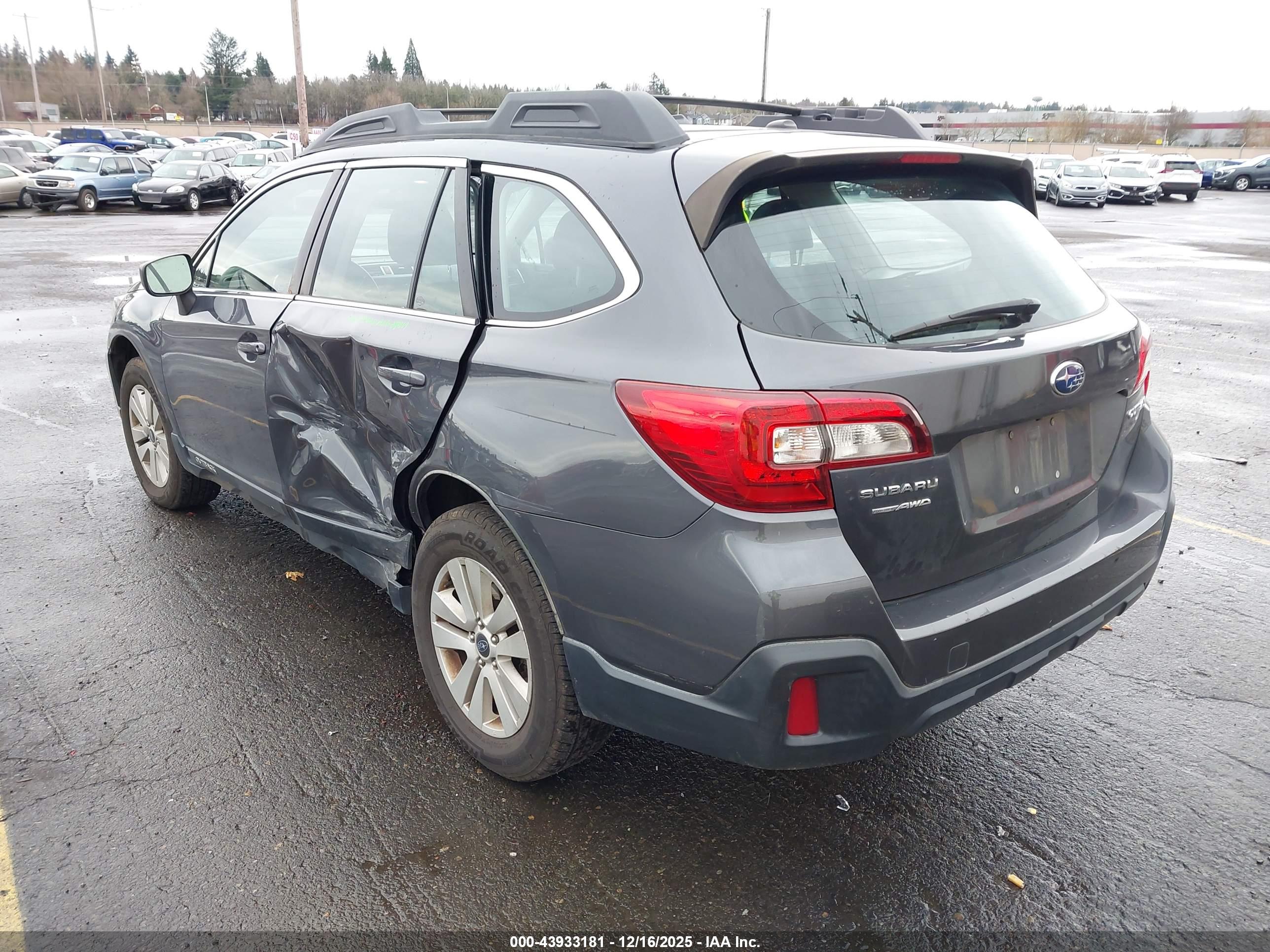 SUBARU OUTBACK image 3