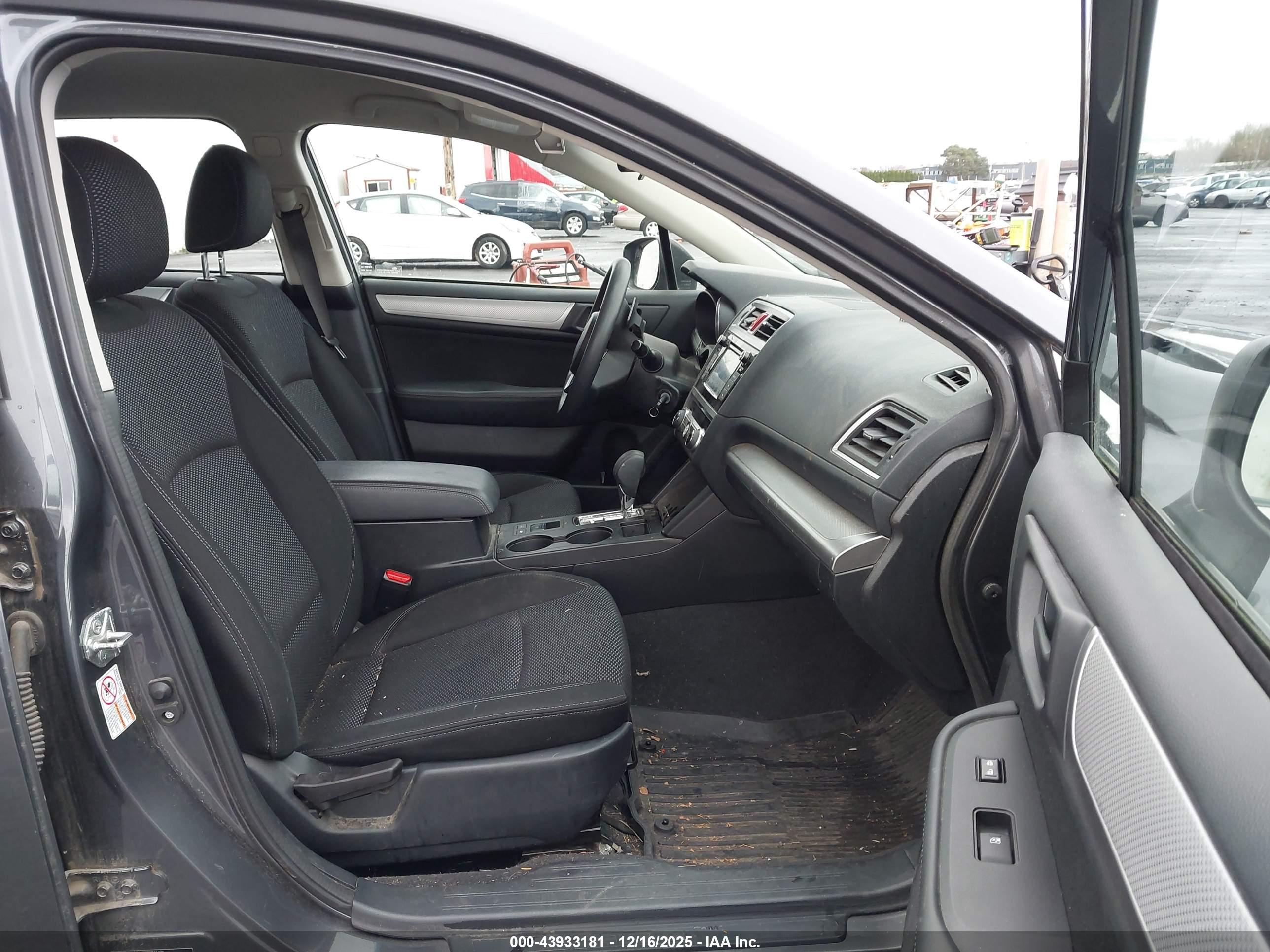 SUBARU OUTBACK image 5