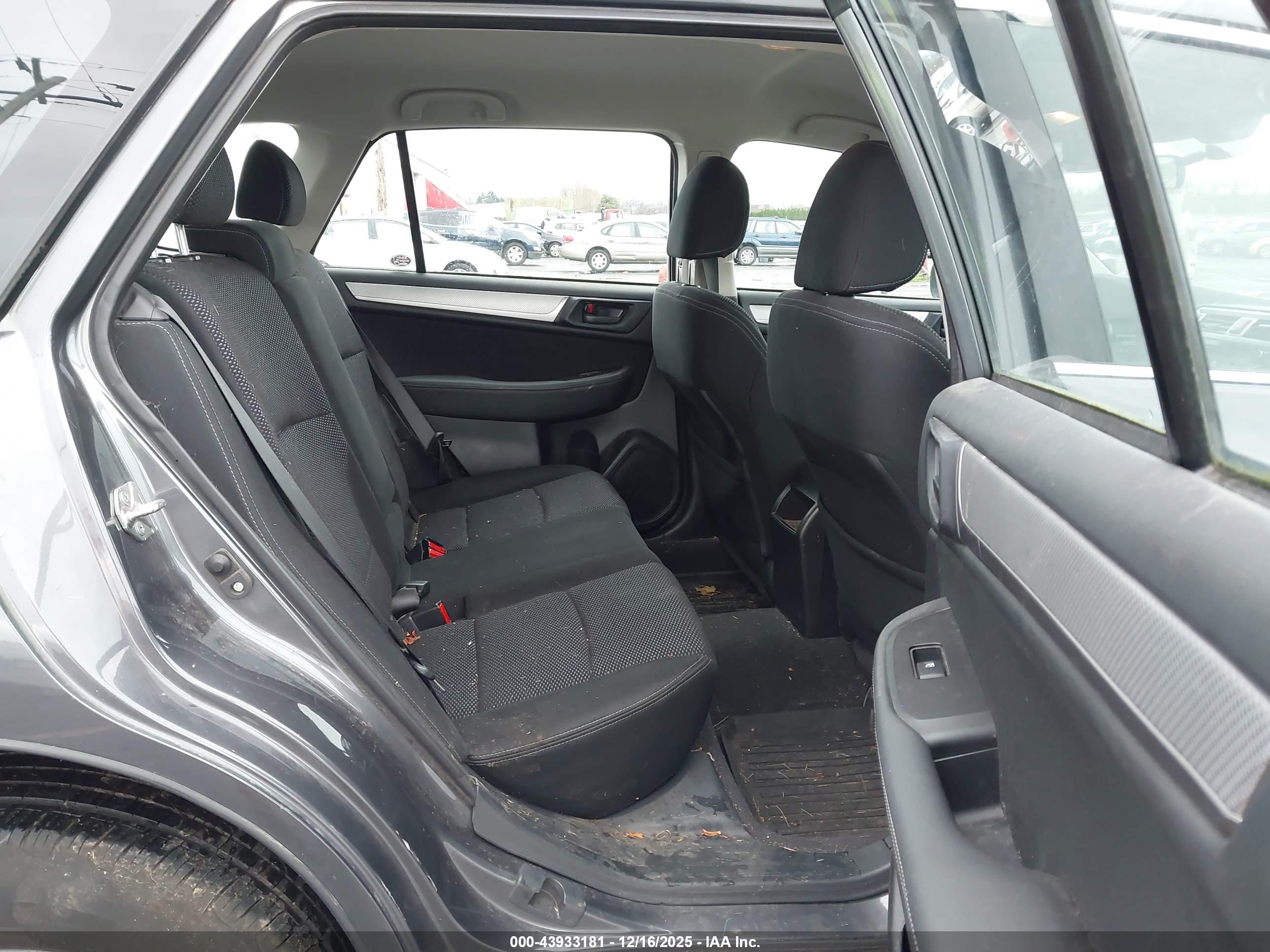 SUBARU OUTBACK image 8