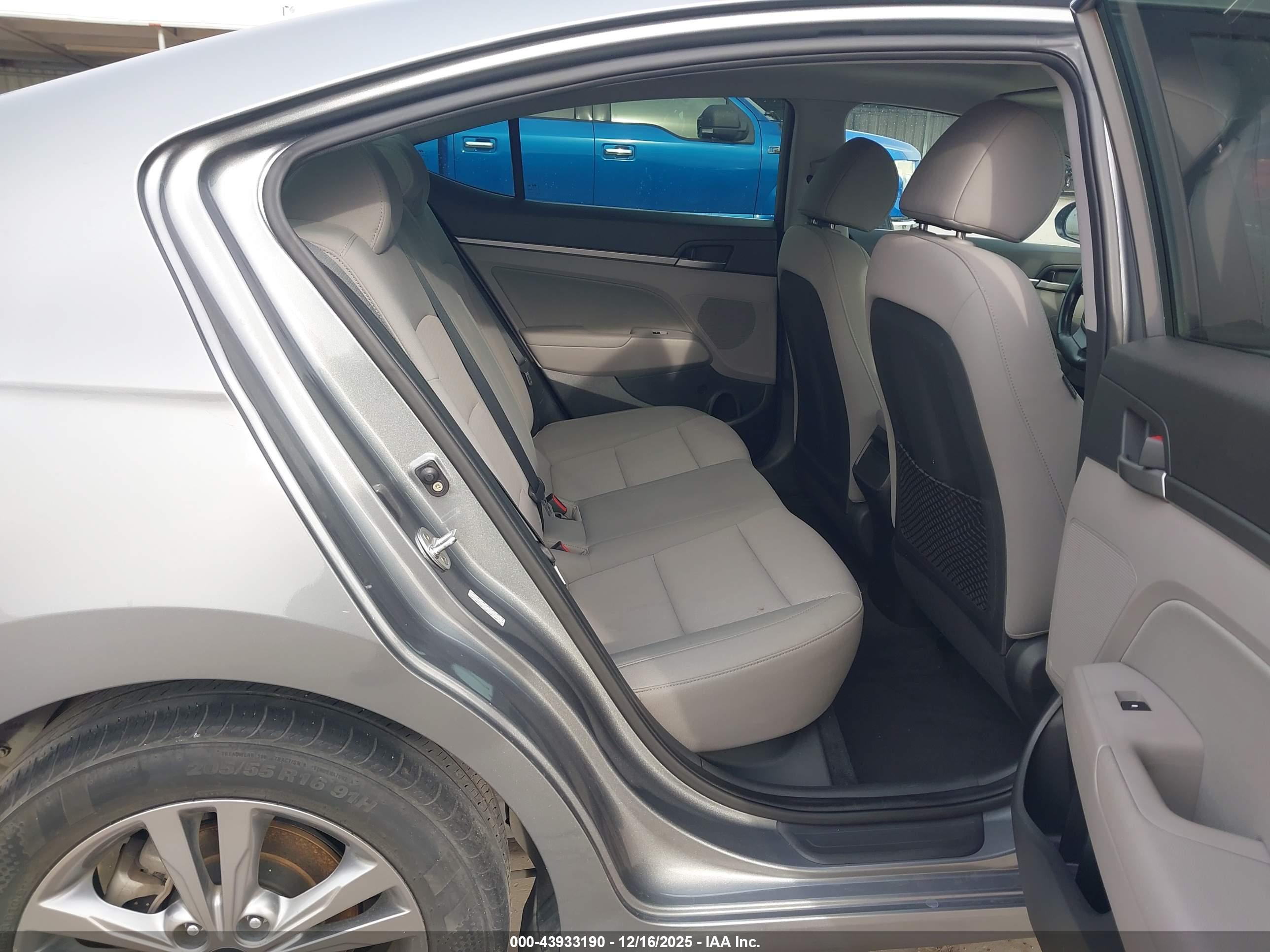 HYUNDAI ELANTRA image 8