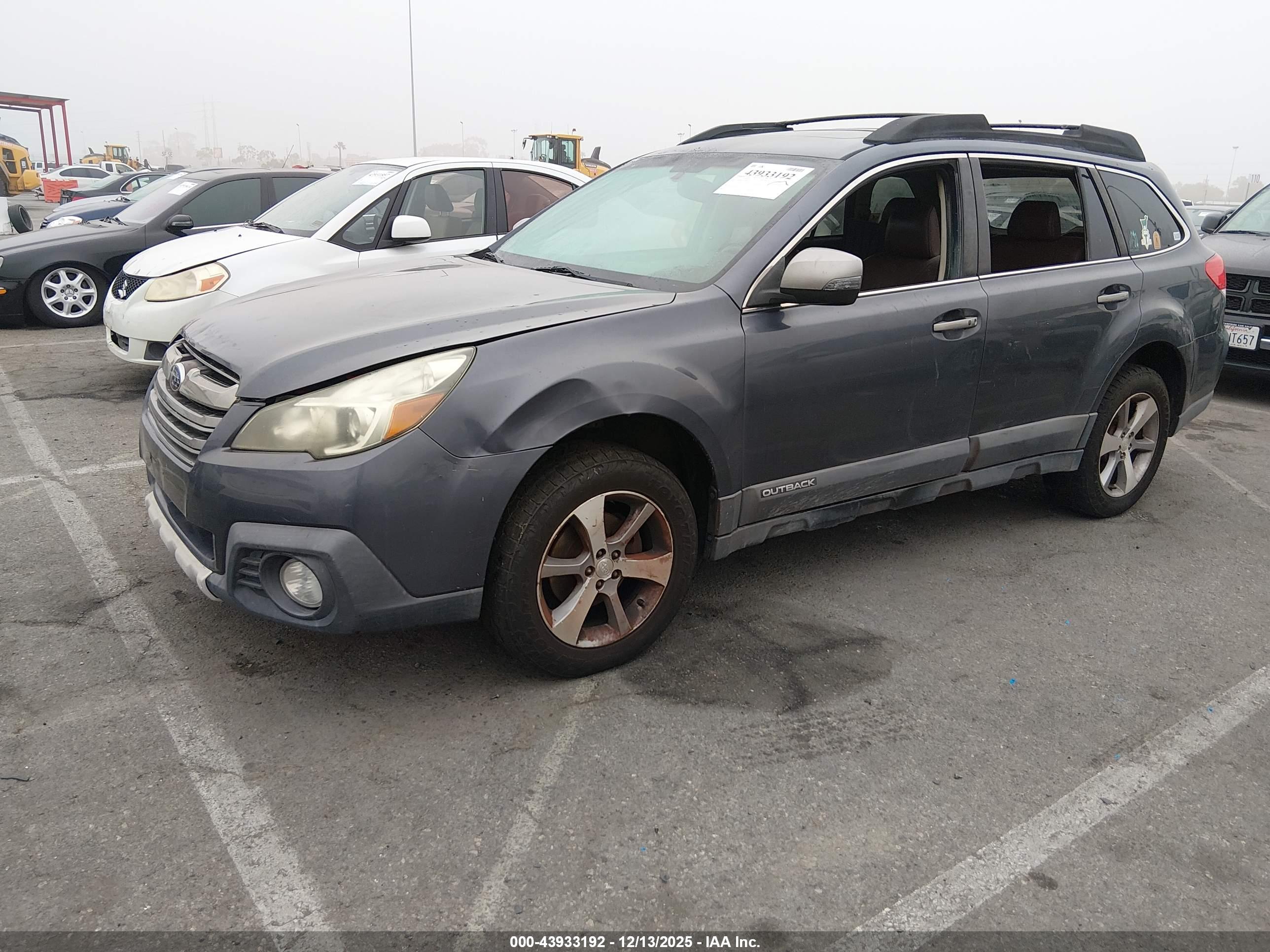 SUBARU OUTBACK image 2