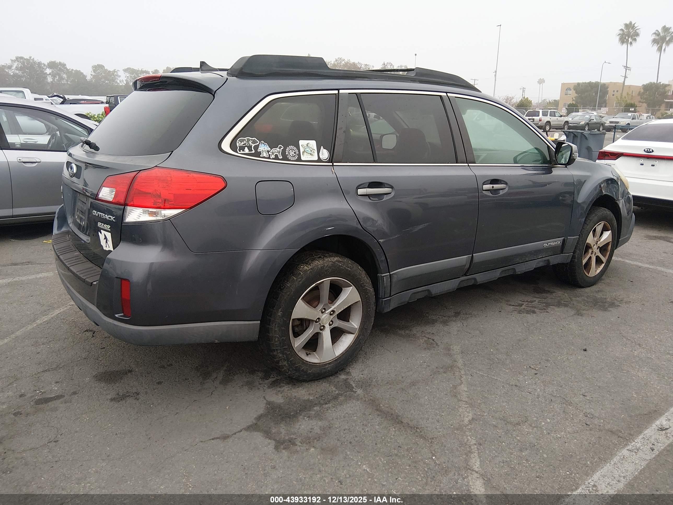 SUBARU OUTBACK image 4
