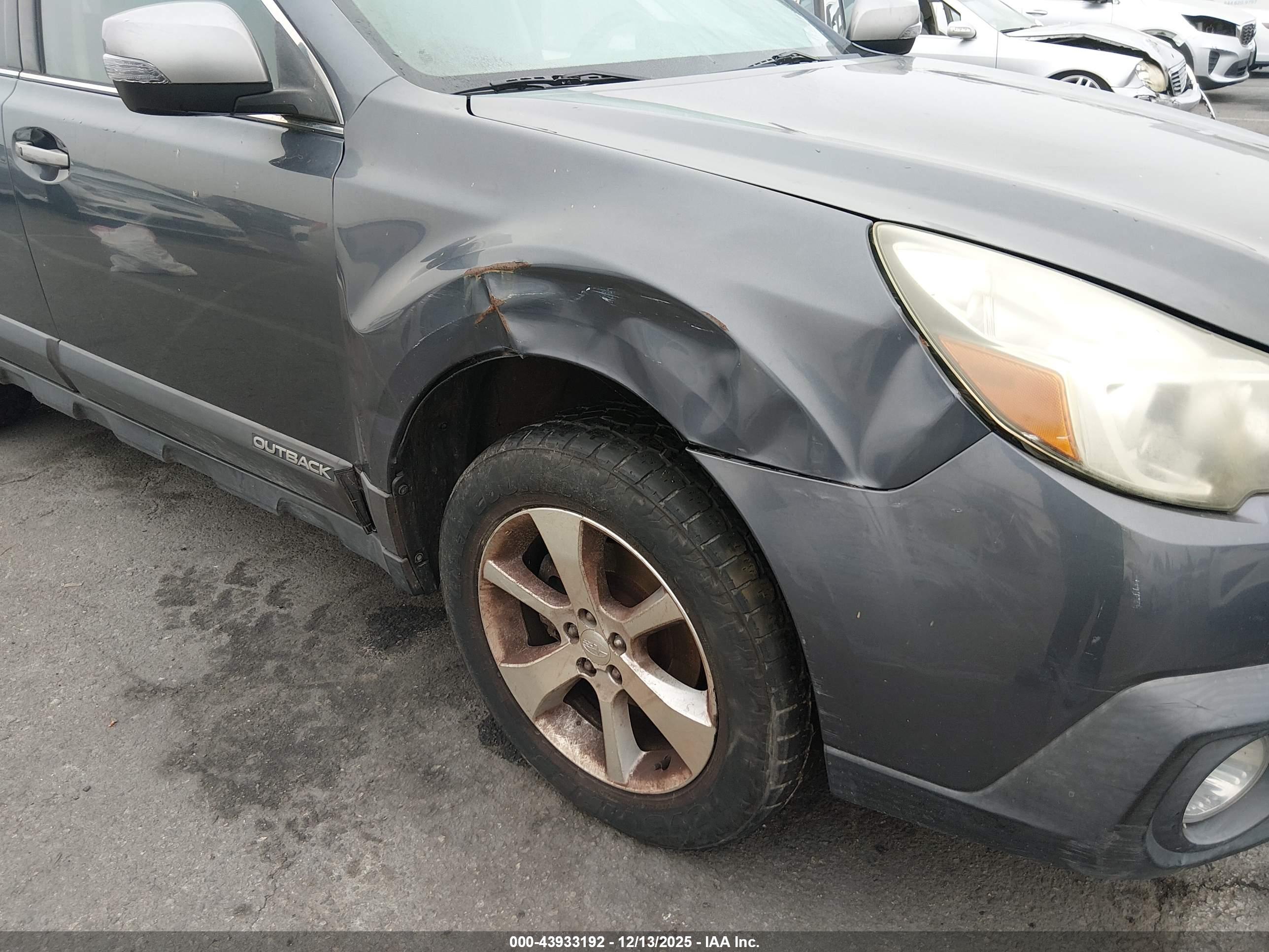 SUBARU OUTBACK image 6