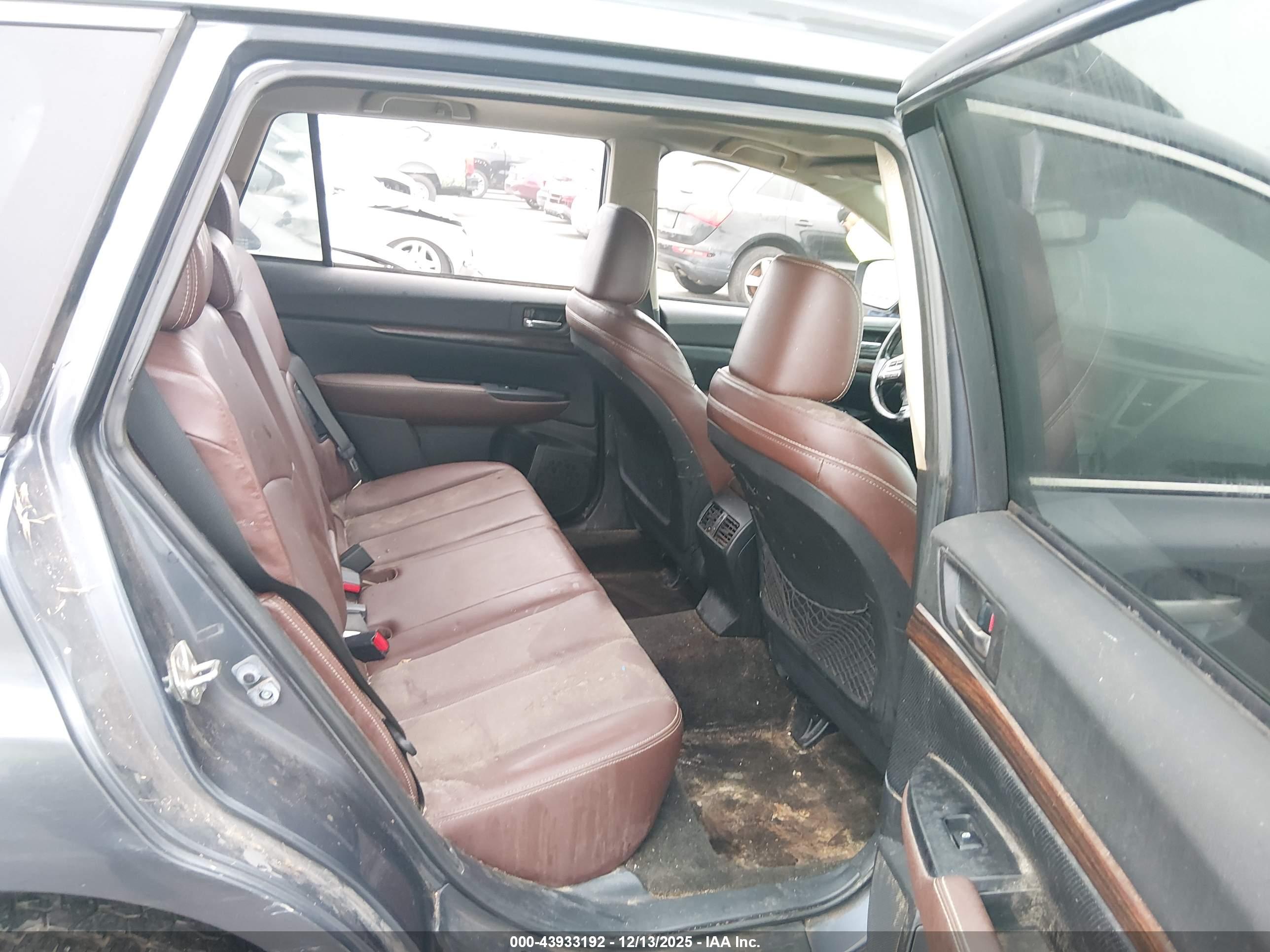 SUBARU OUTBACK image 8