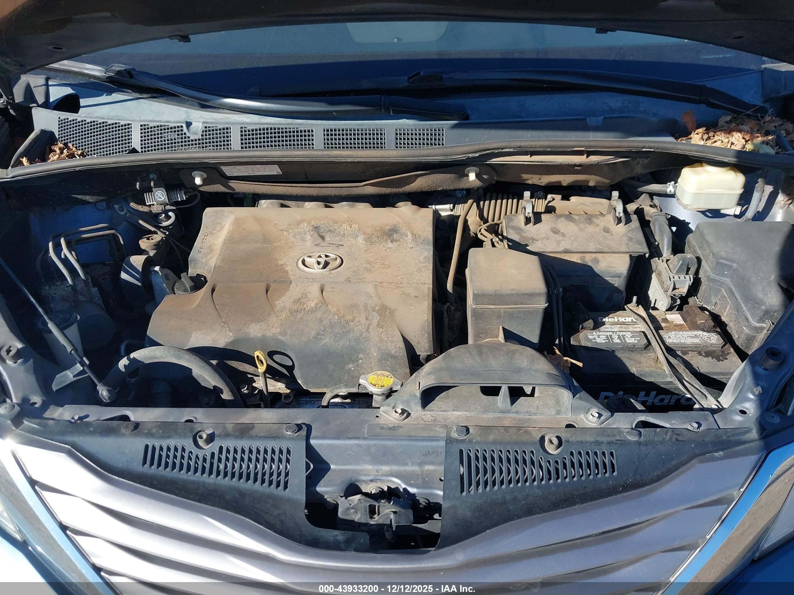 TOYOTA SIENNA image 10