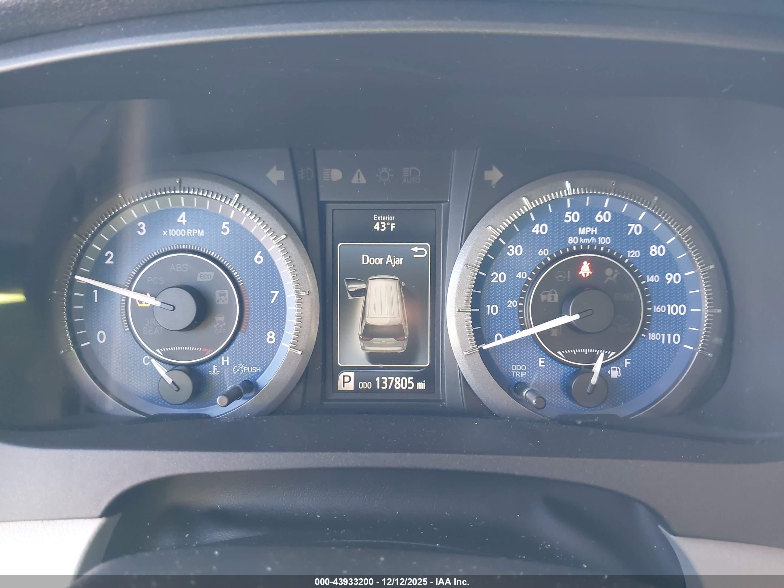 TOYOTA SIENNA image 7