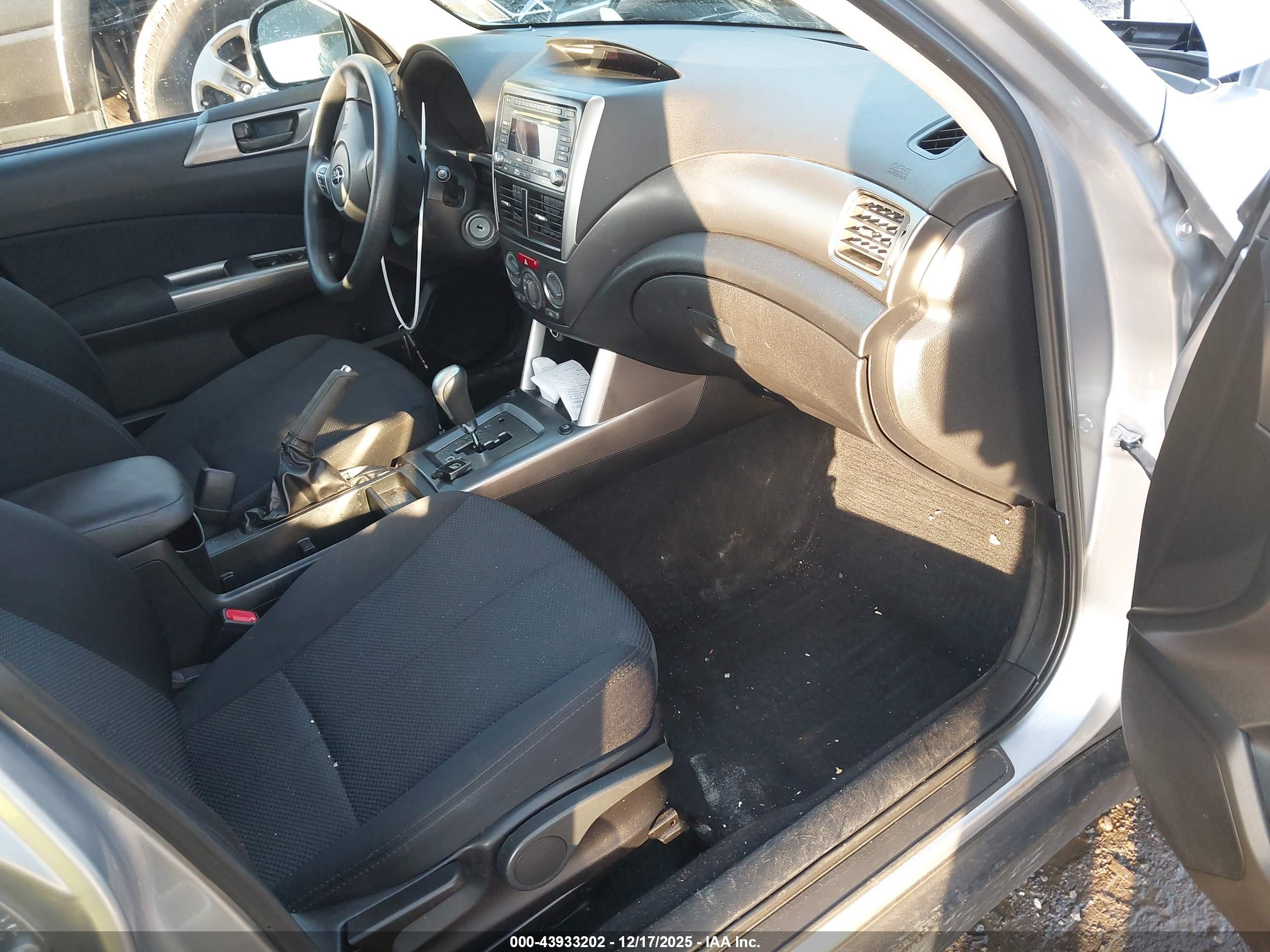 SUBARU FORESTER image 5