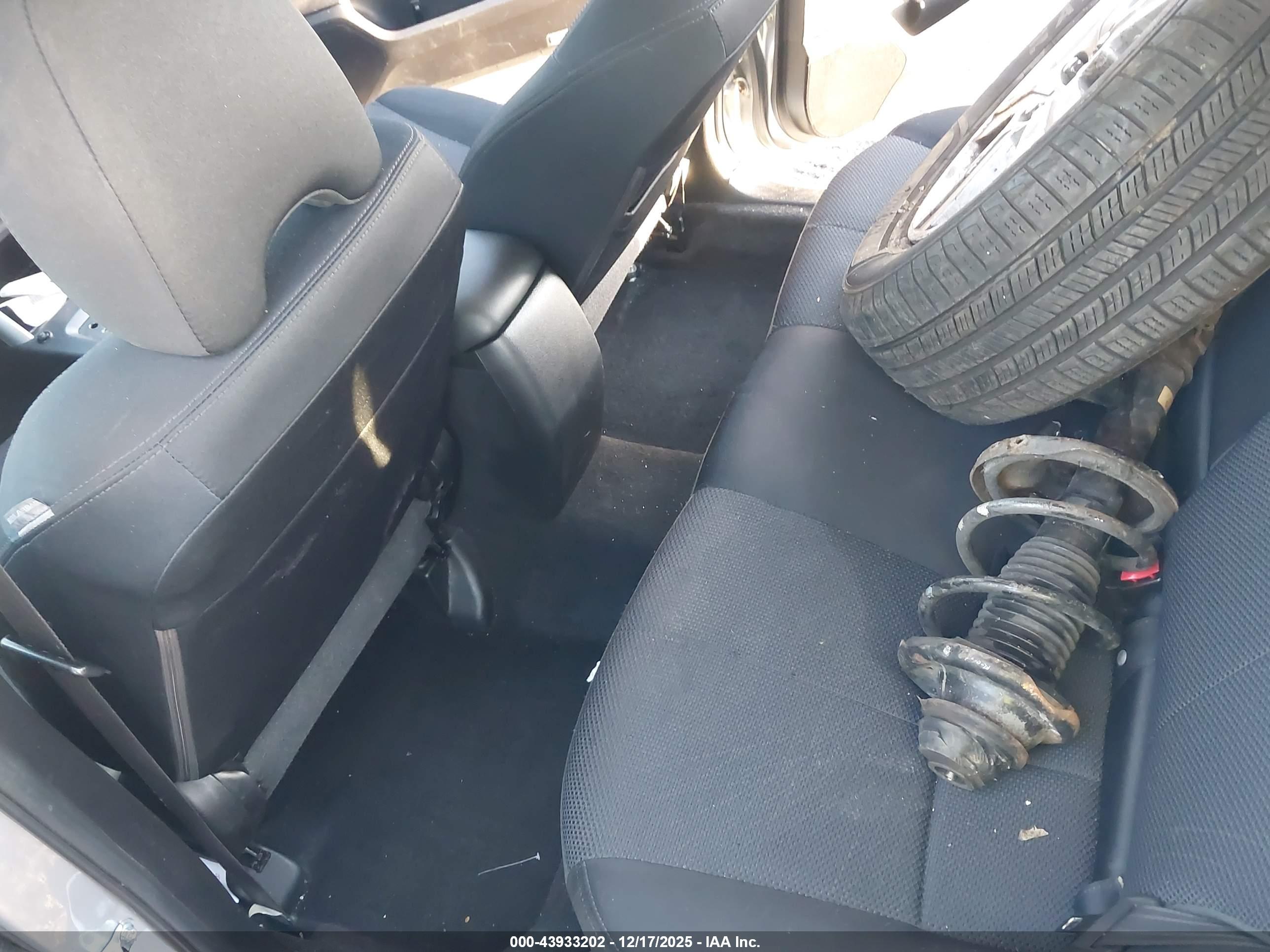 SUBARU FORESTER image 8