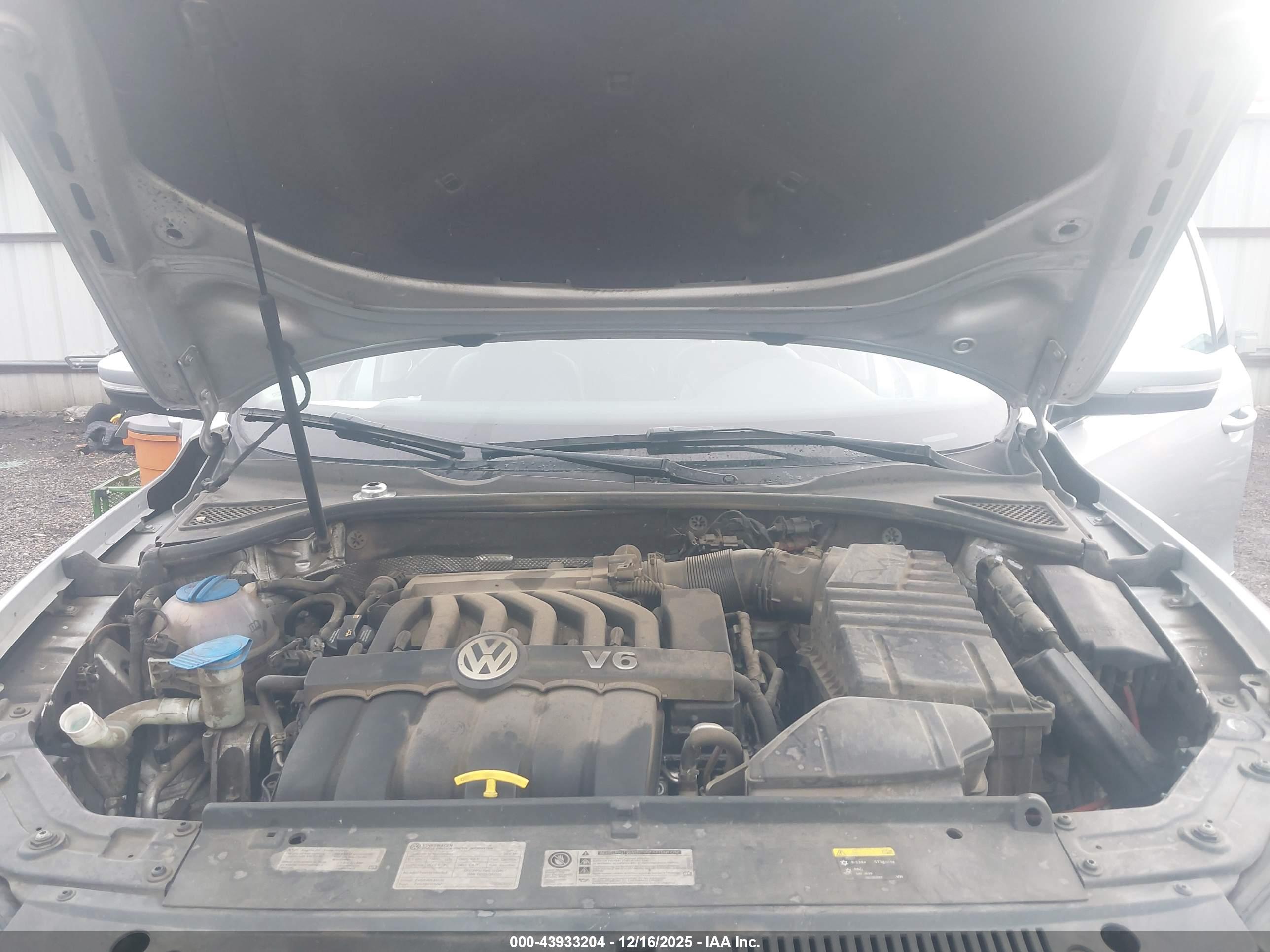 VOLKSWAGEN PASSAT image 10