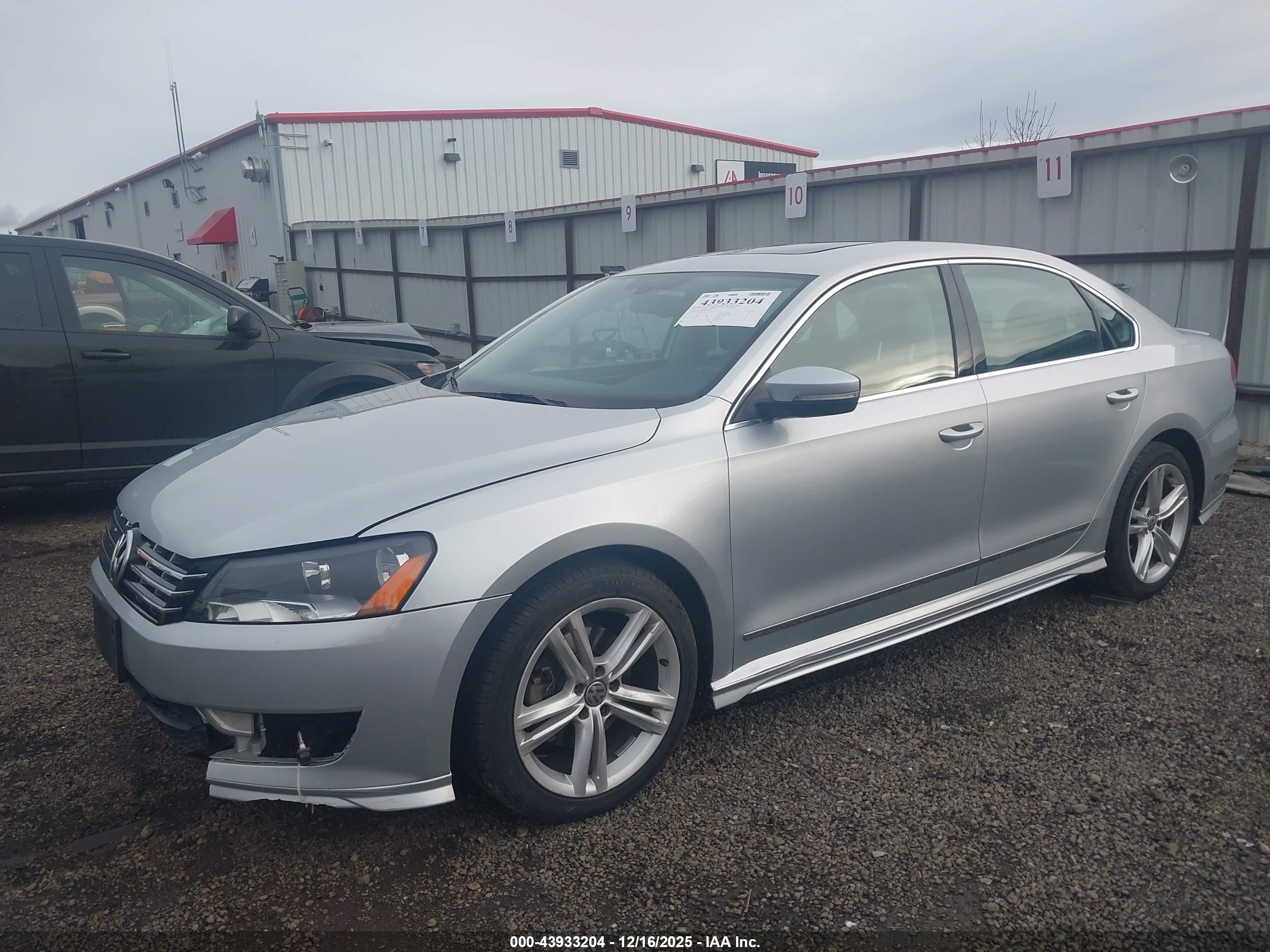 VOLKSWAGEN PASSAT image 2