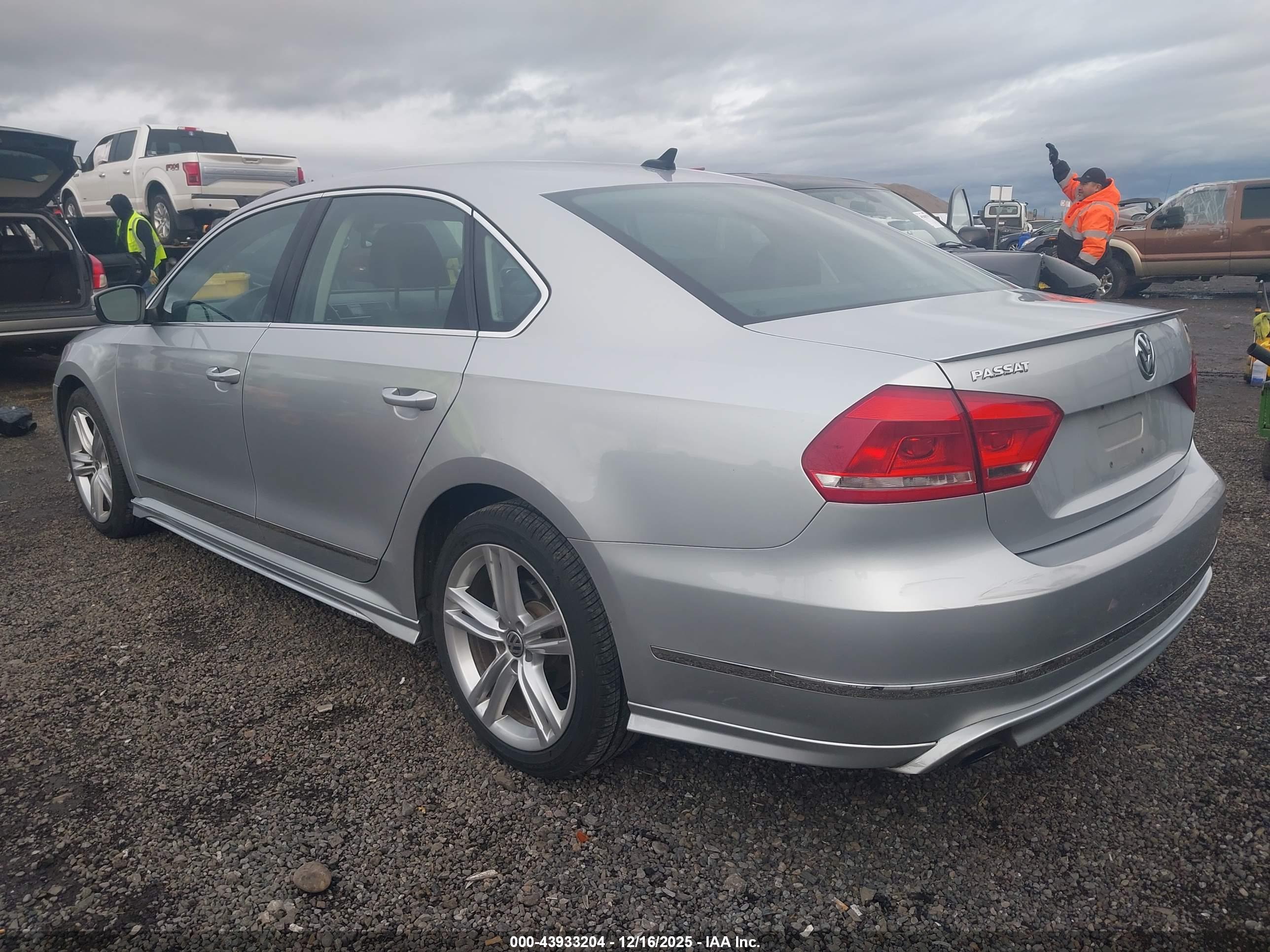 VOLKSWAGEN PASSAT image 3