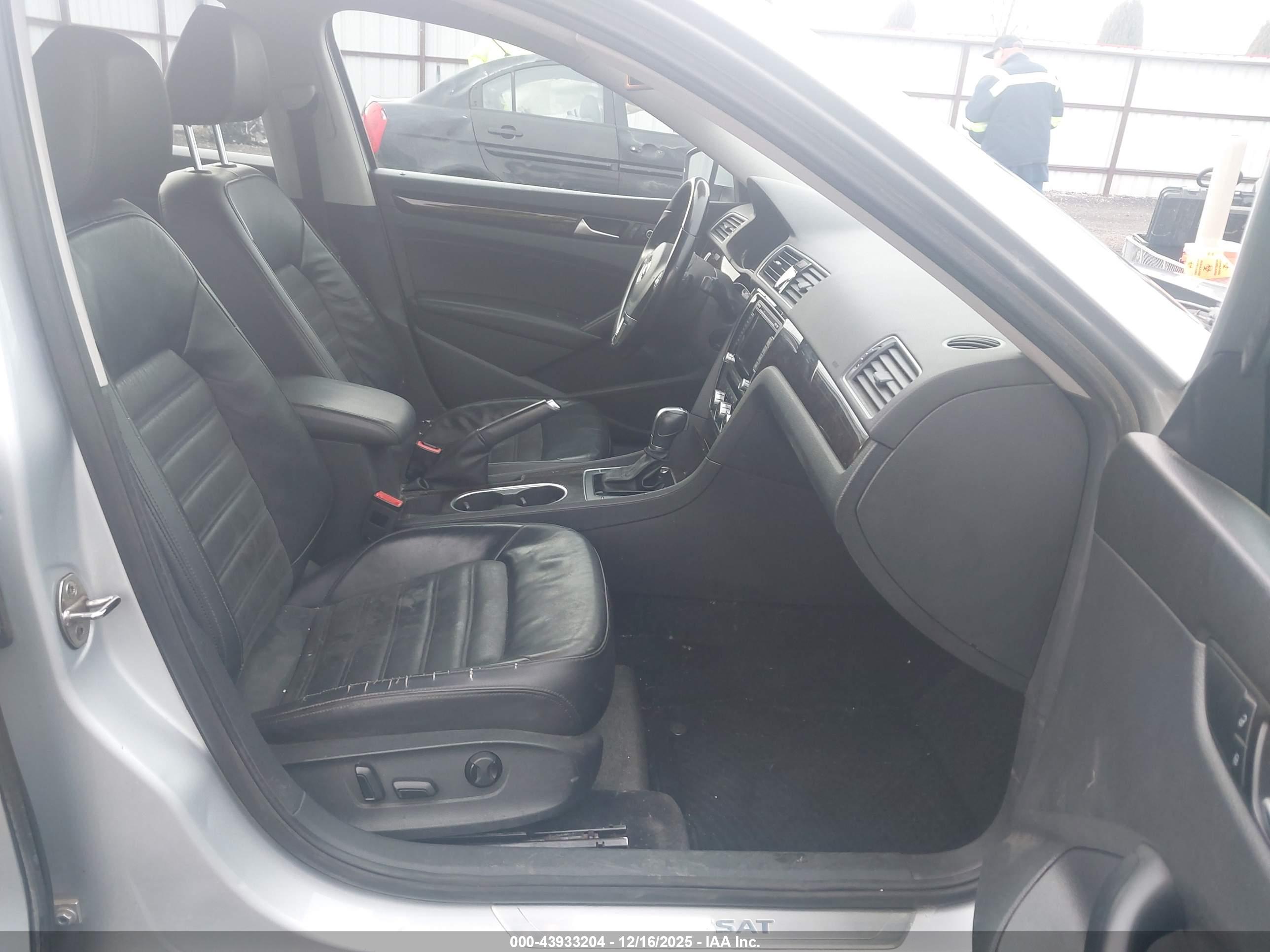 VOLKSWAGEN PASSAT image 5