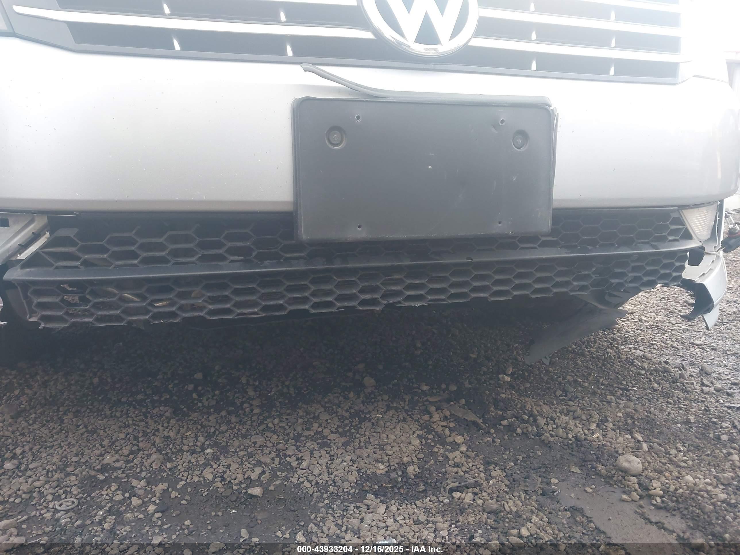 VOLKSWAGEN PASSAT image 6