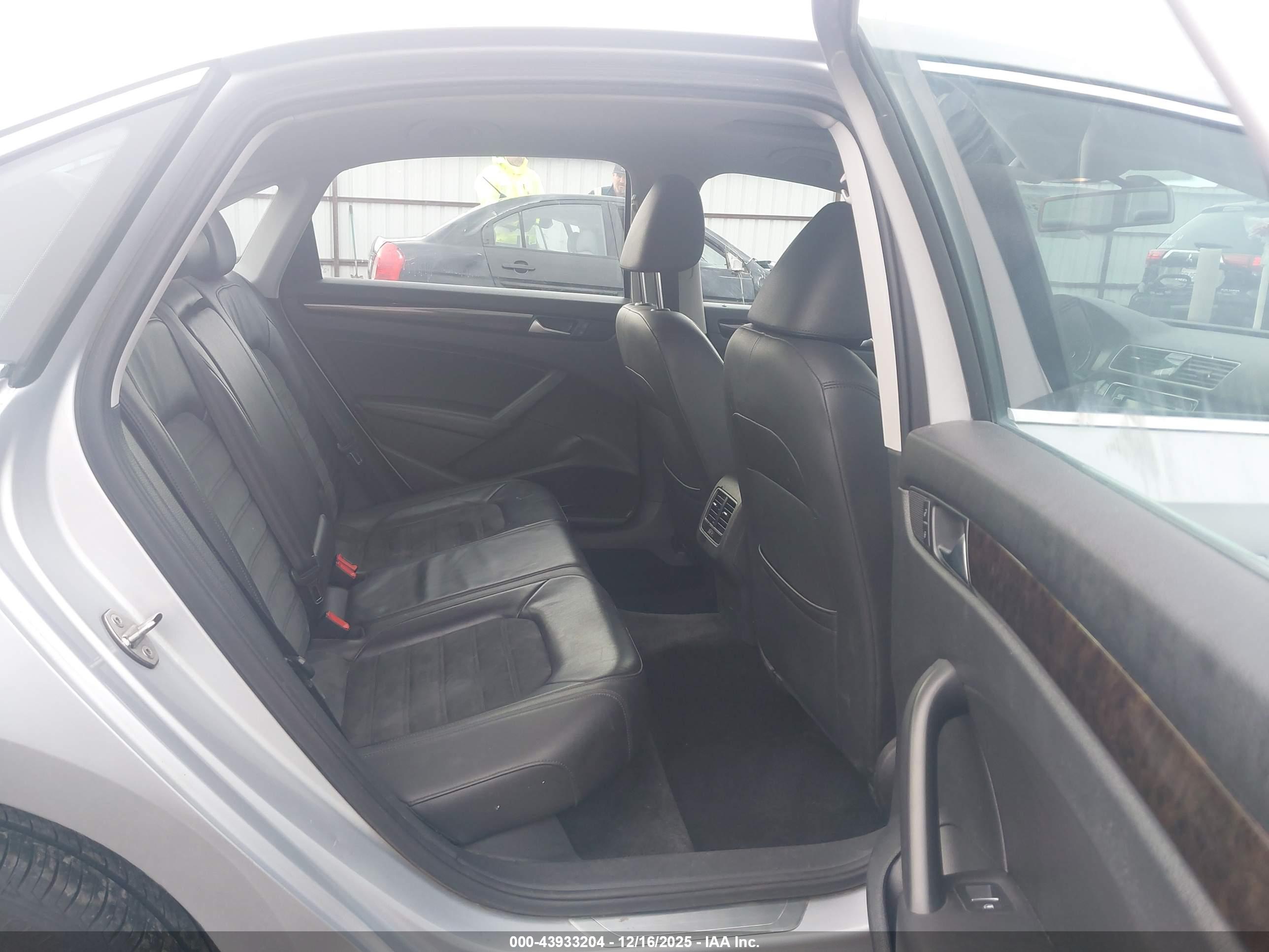 VOLKSWAGEN PASSAT image 8
