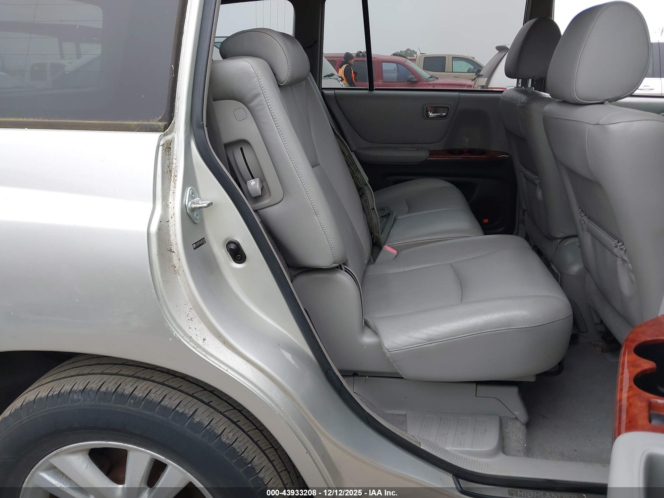 TOYOTA HIGHLANDER image 8