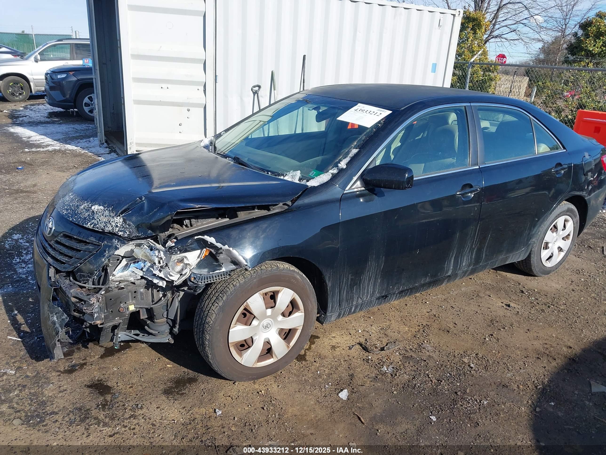 TOYOTA CAMRY image 2