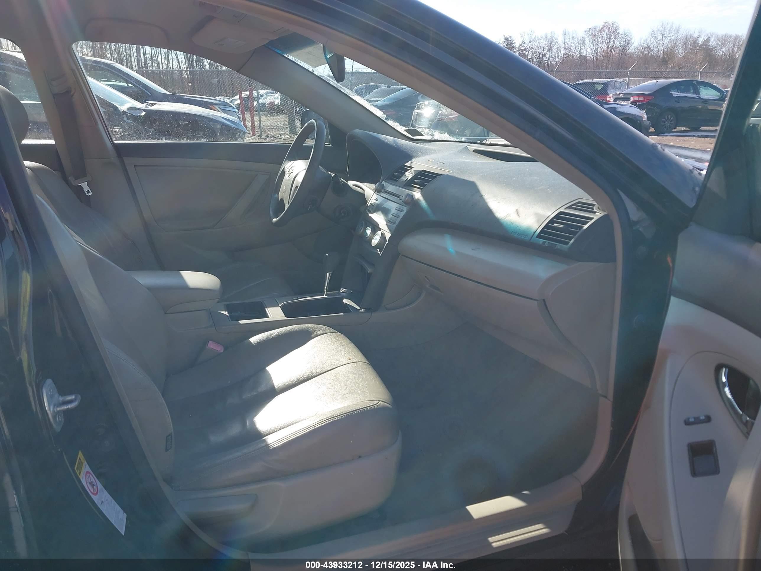 TOYOTA CAMRY image 5
