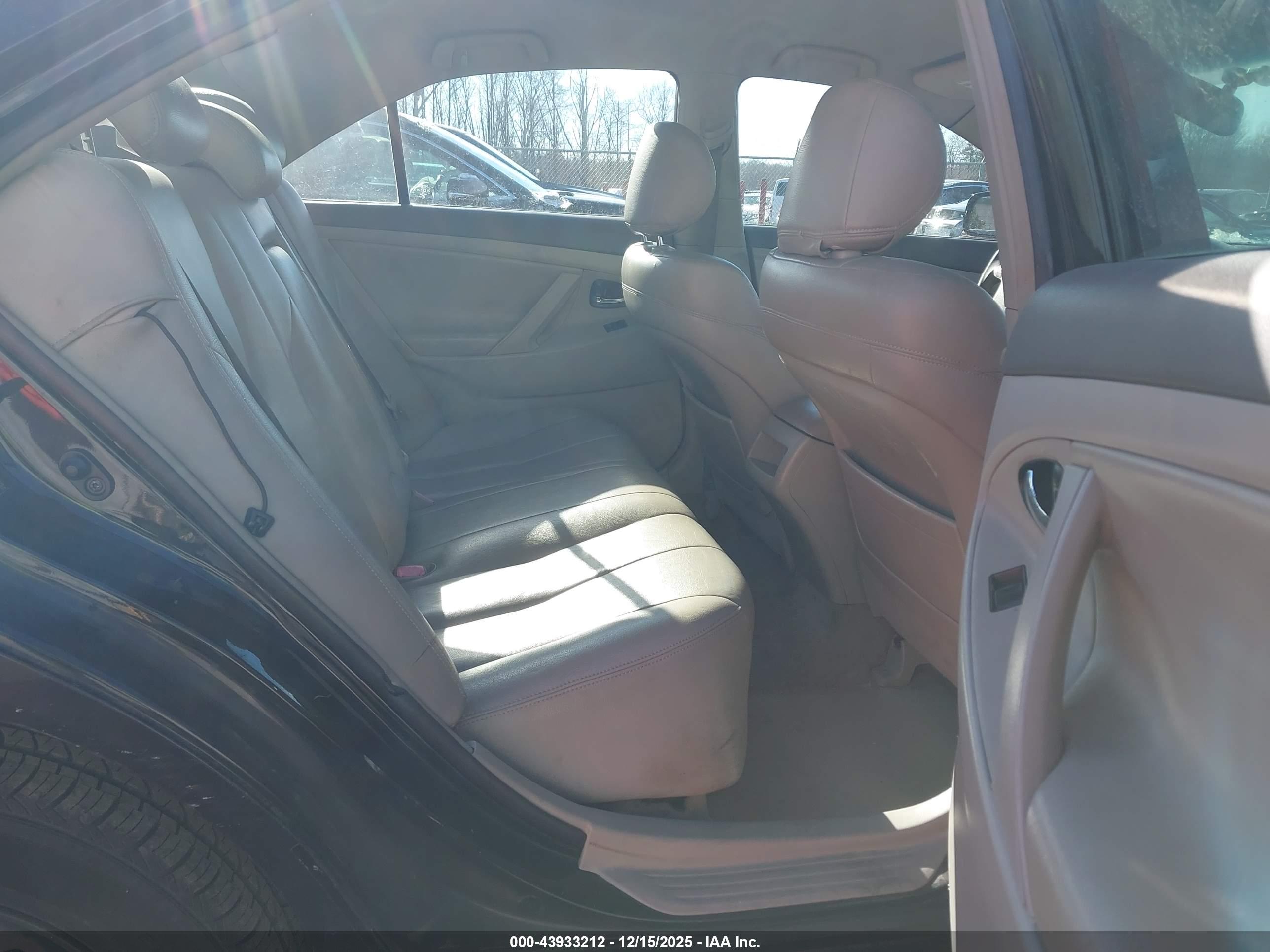 TOYOTA CAMRY image 8
