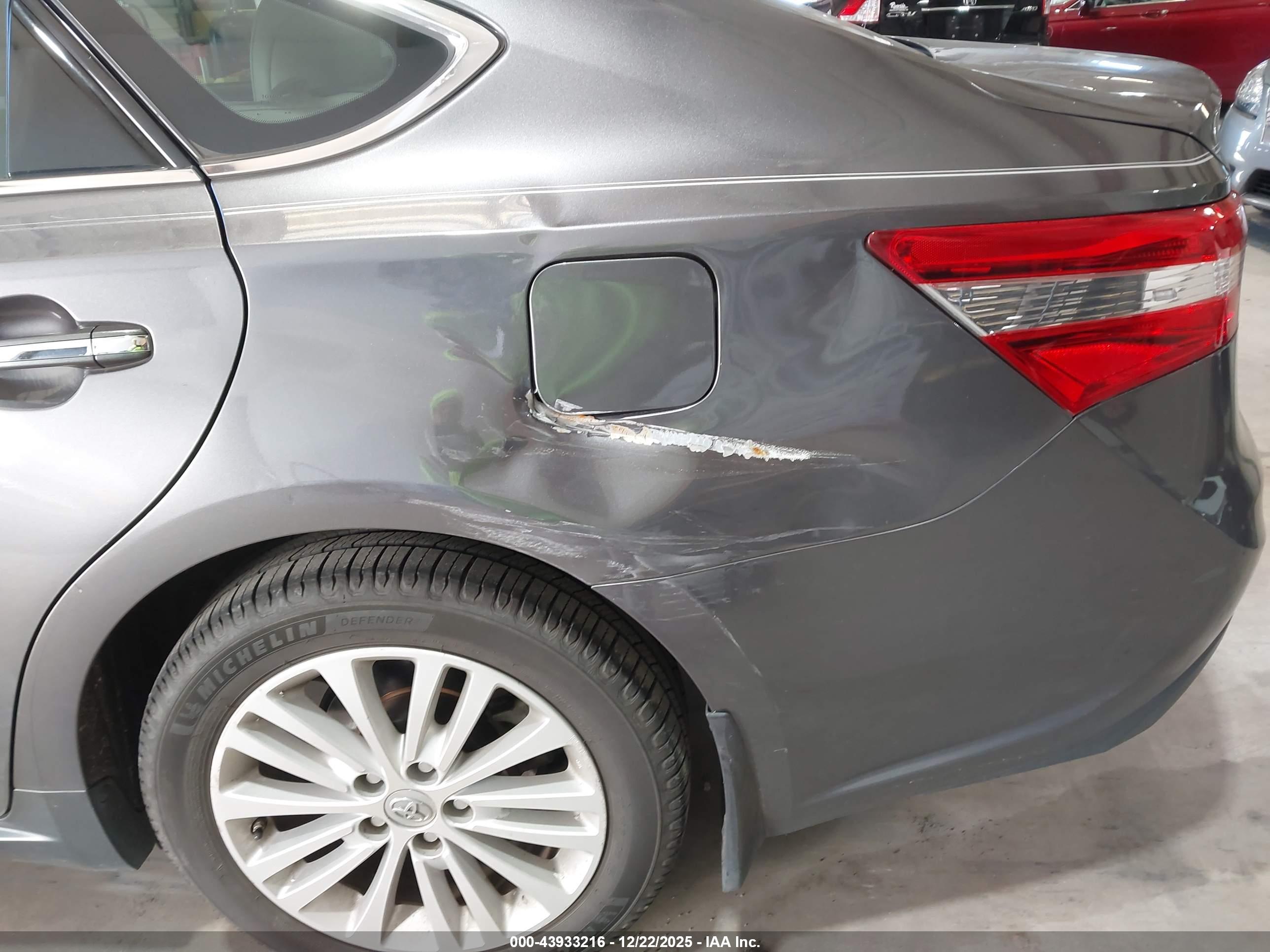 TOYOTA AVALON image 6