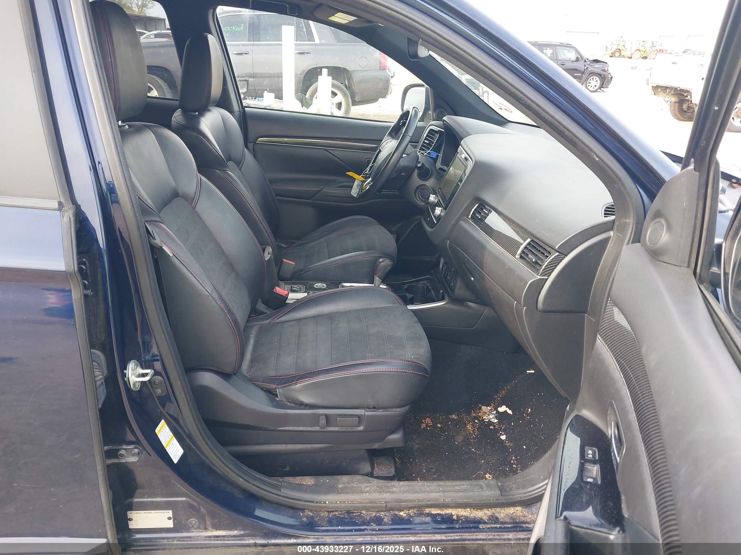 MITSUBISHI OUTLANDER image 5